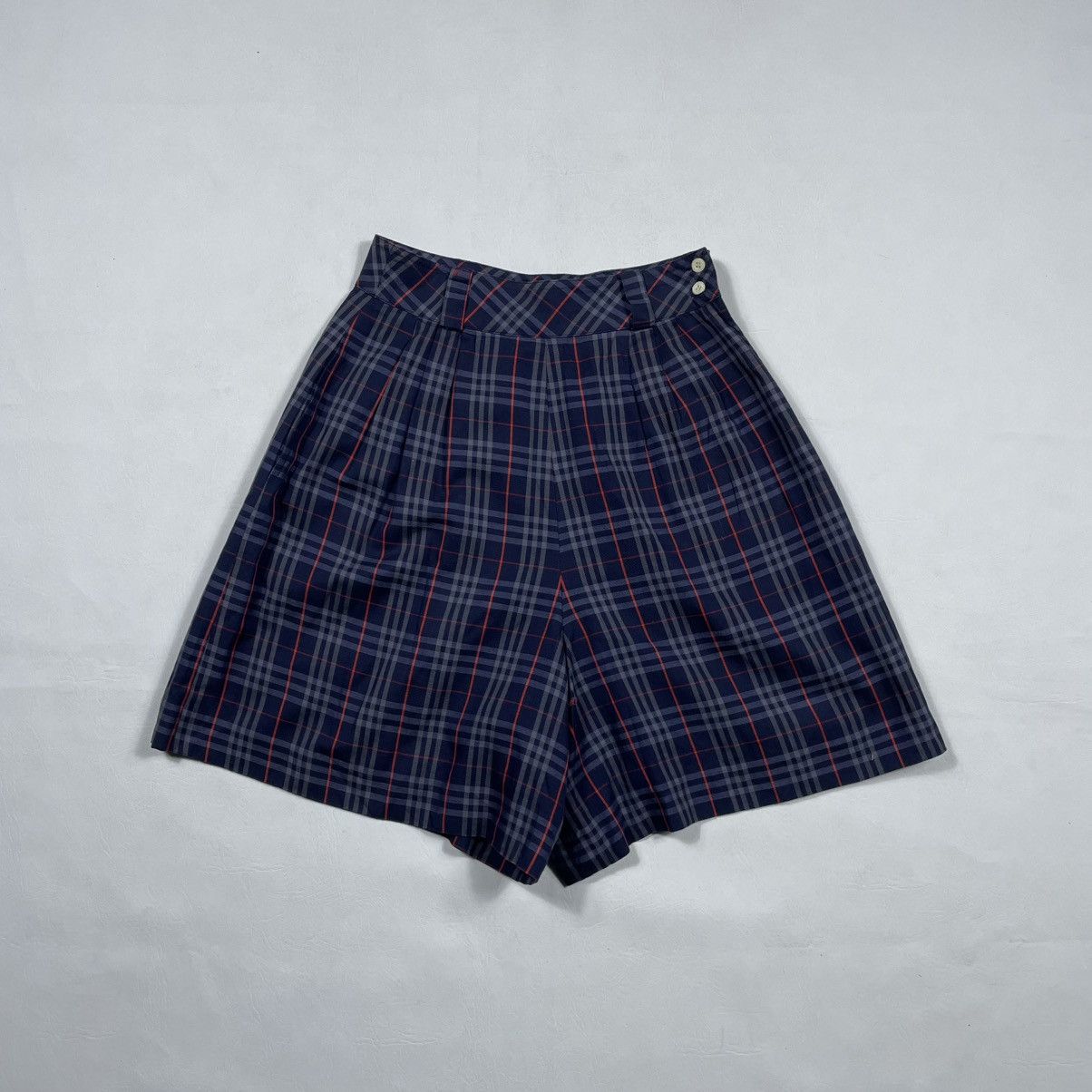 Burberry BURBERRY BLUE PLAID SHORT Size 27" / US 4 / IT 40 - 1 Thumbnail