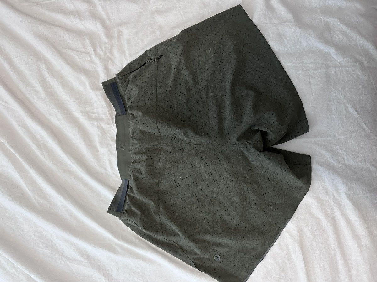 Lululemon Lululemon Fast and free Lines shorts 6” small Size US 28 / EU 44 - 2 Thumbnail