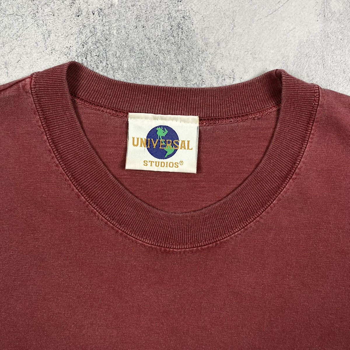 Universal Studios Vintage Universal Studios big logo movie T Shirt 90’s Size US M / EU 48-50 / 2 - 7 Thumbnail