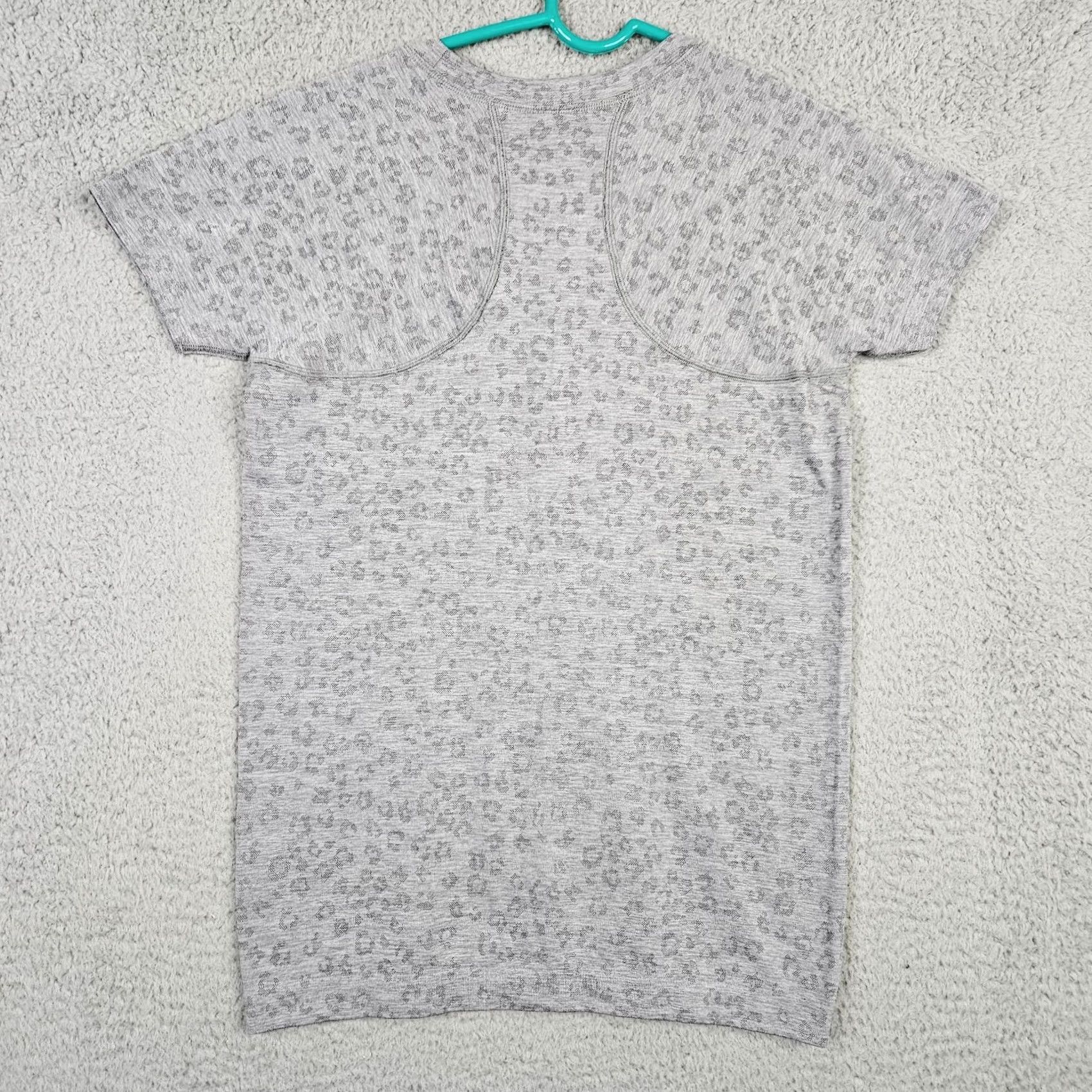 Athleta Athleta Women's Gray Floral Printed Short Sleeve Top Size S Size S / US 4 / IT 40 - 7 Thumbnail
