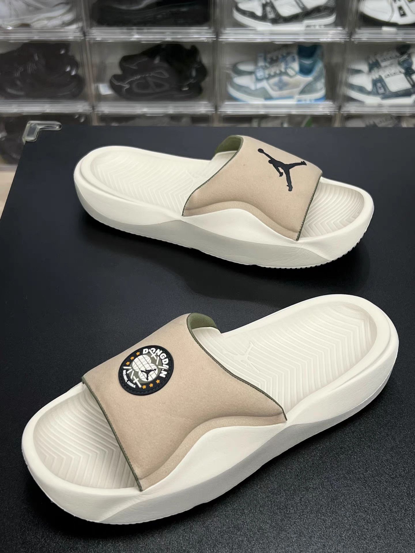 Jordan Brand JORDAN Dongdan Slide Brown K15 Size US 11 / EU 44 - 1 Thumbnail