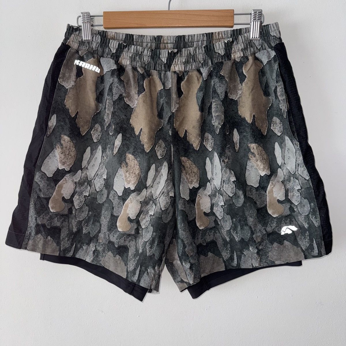 Karhu 🔥🔥 Karhu Leaf Print Shorts Size US 34 / EU 50 - 3 Thumbnail