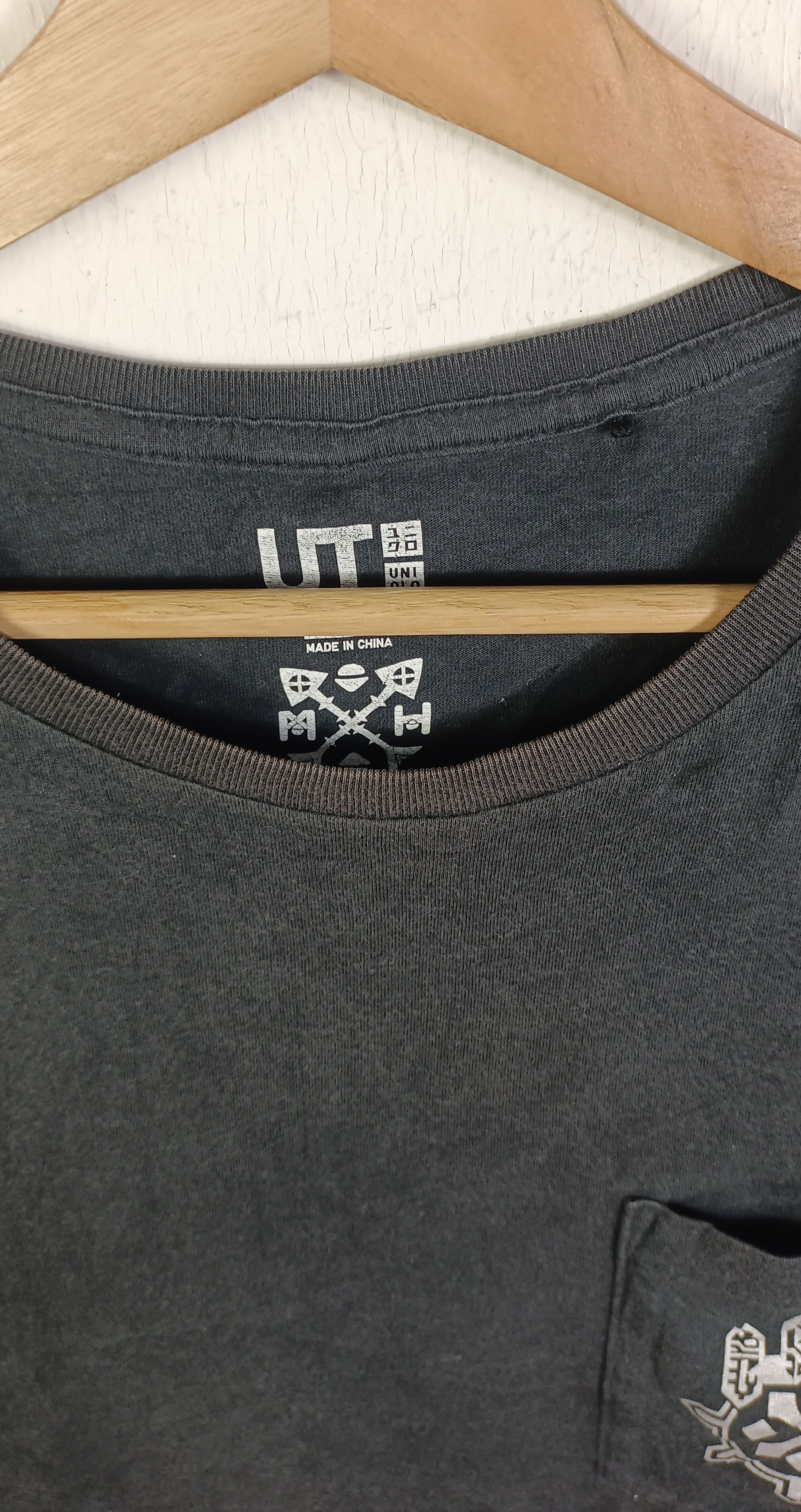 Uniqlo Monster Hunter Uniqlo Short Sleeve T Shirt Size US M / EU 48-50 / 2 - 6 Thumbnail
