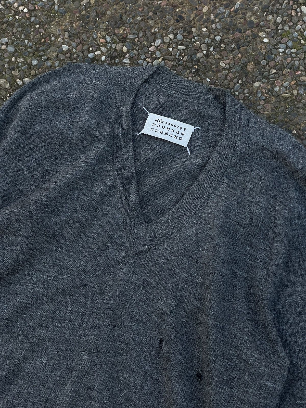 Maison Margiela Maison Margiela Distressed Sweater Size L / US 10 / IT 46 - 1 Thumbnail