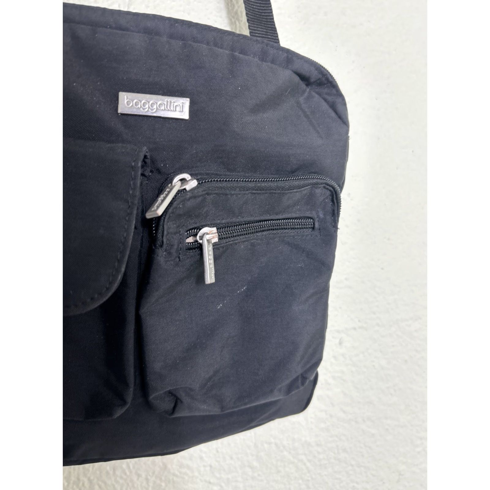 Vintage VINTAGE Baggallini Crossbody Bag Black Small Womens Small Nylon Snap Flaw Broken Snap 10x10x1 Size ONE SIZE - 4 Thumbnail