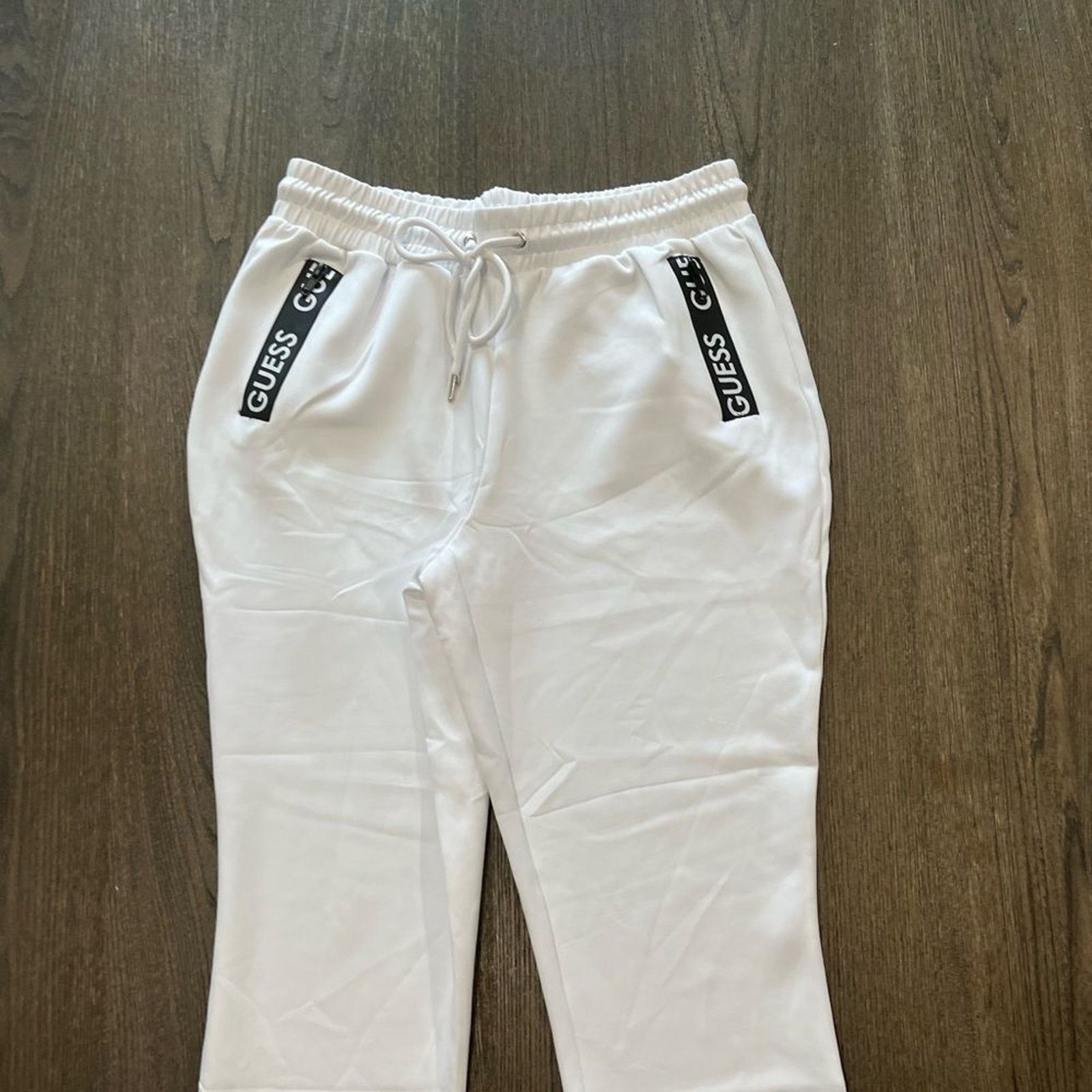 Guess NWOT Guess White Cropped Jogger Sweatpants Size M Size 27" / US 4 / IT 40 - 3 Thumbnail