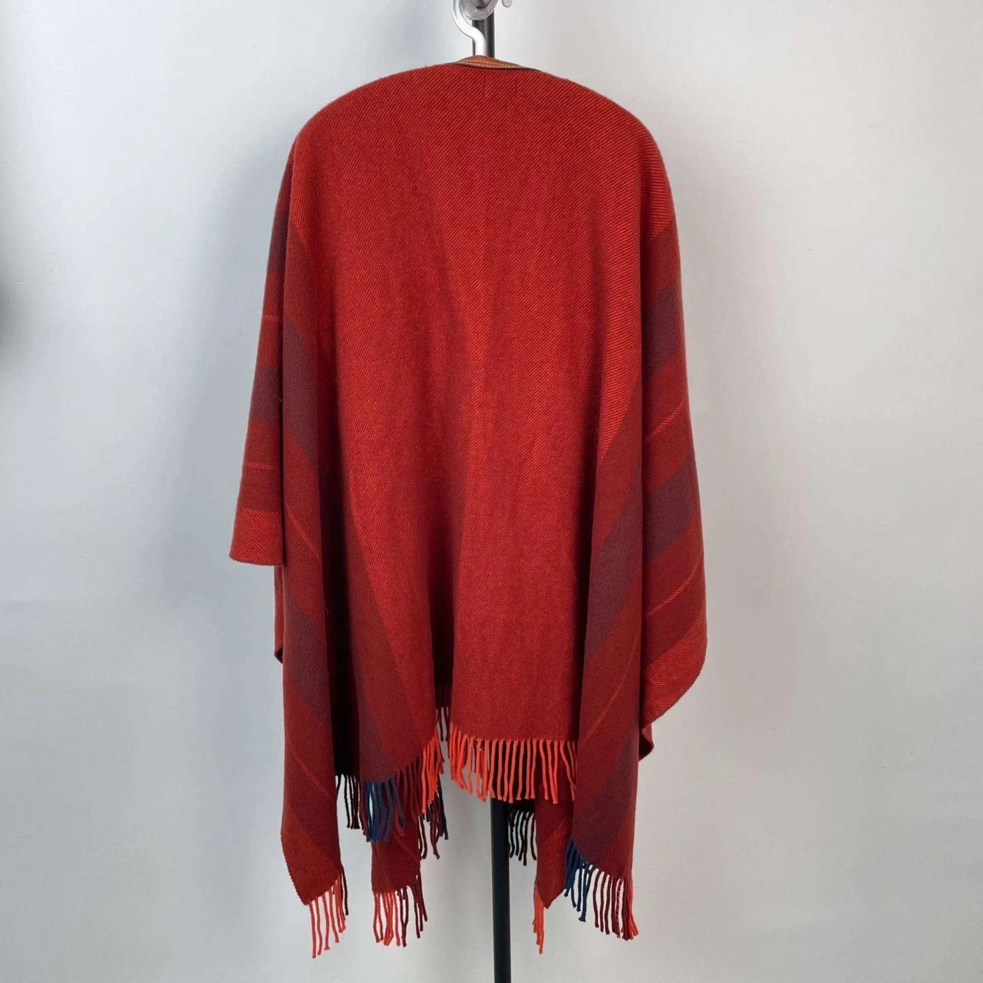Hermes Hermès Tassel Shawl Deep Red Size ONE SIZE - 2 Thumbnail