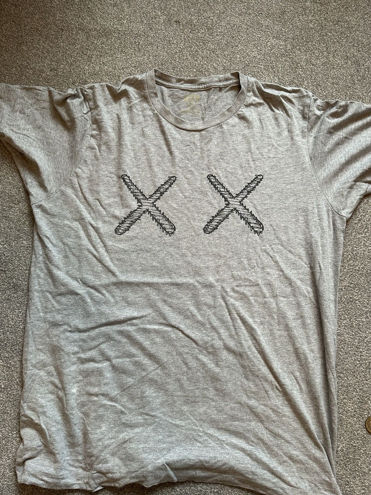 Kaws Kaws 2016 1st drop Tee Size US L / EU 52-54 / 3 - 2 Thumbnail