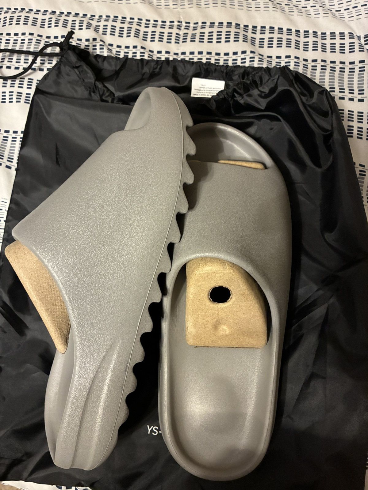 Yeezy Yeezy Slides Grey Size US 13 / EU 46 - 1 Thumbnail