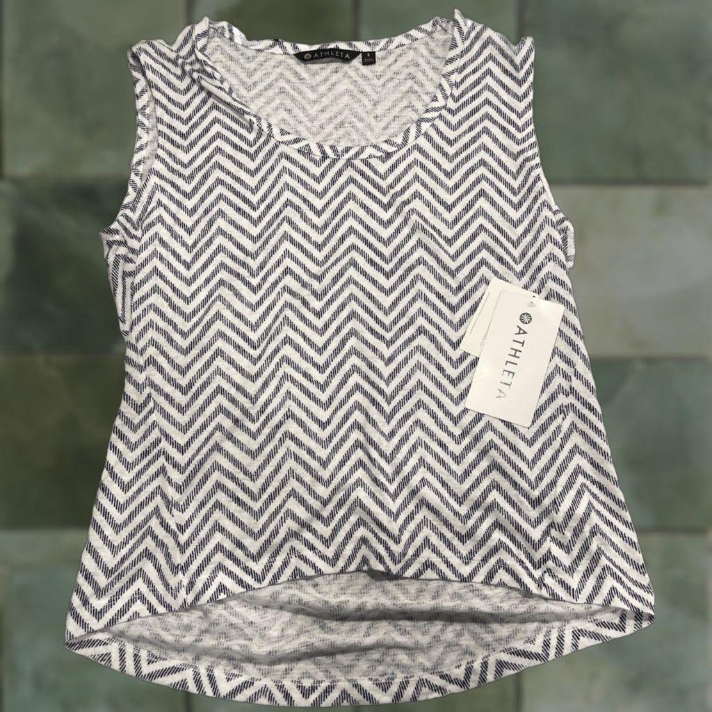 Athleta Athleta Tank Size S Blue White Chevron Print Arrowhead Breezy Womens Size S / US 4 / IT 40 - 1 Thumbnail
