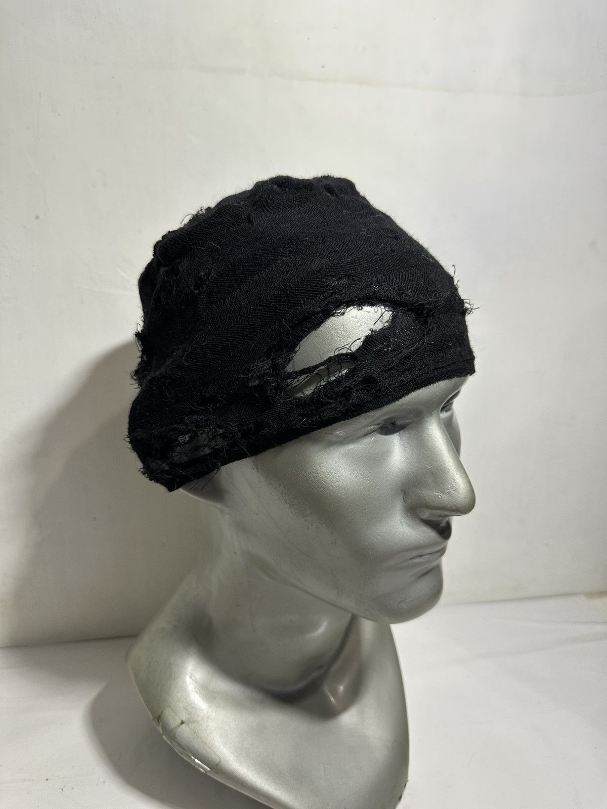 Japanese Brand Vingt Et Un Tokyo Distressed Beanie hats Size ONE SIZE - 1 Thumbnail