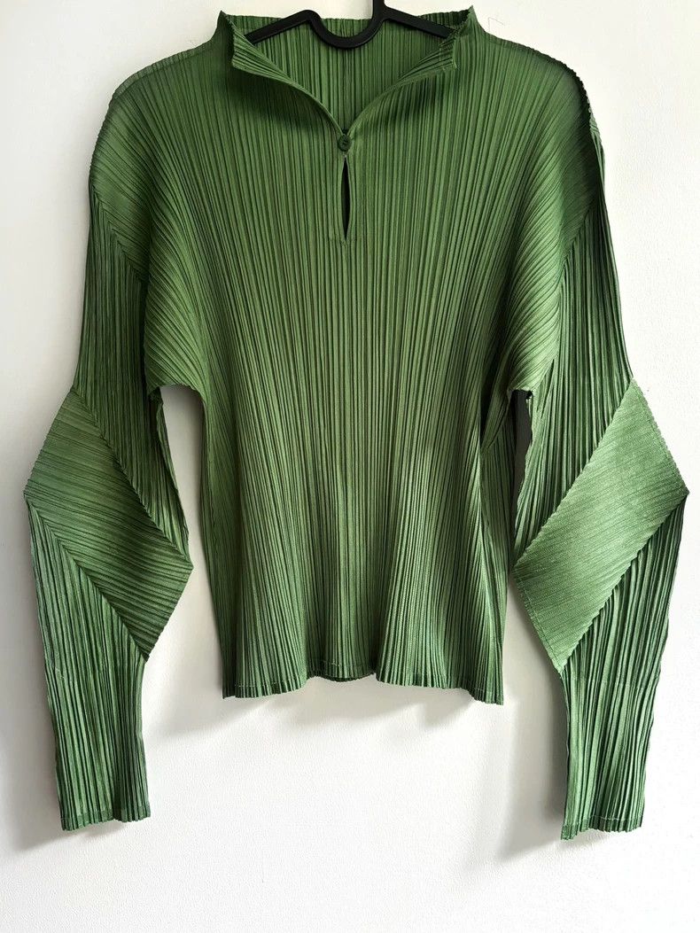 issey miyake size:3 Green pleated long sleeves