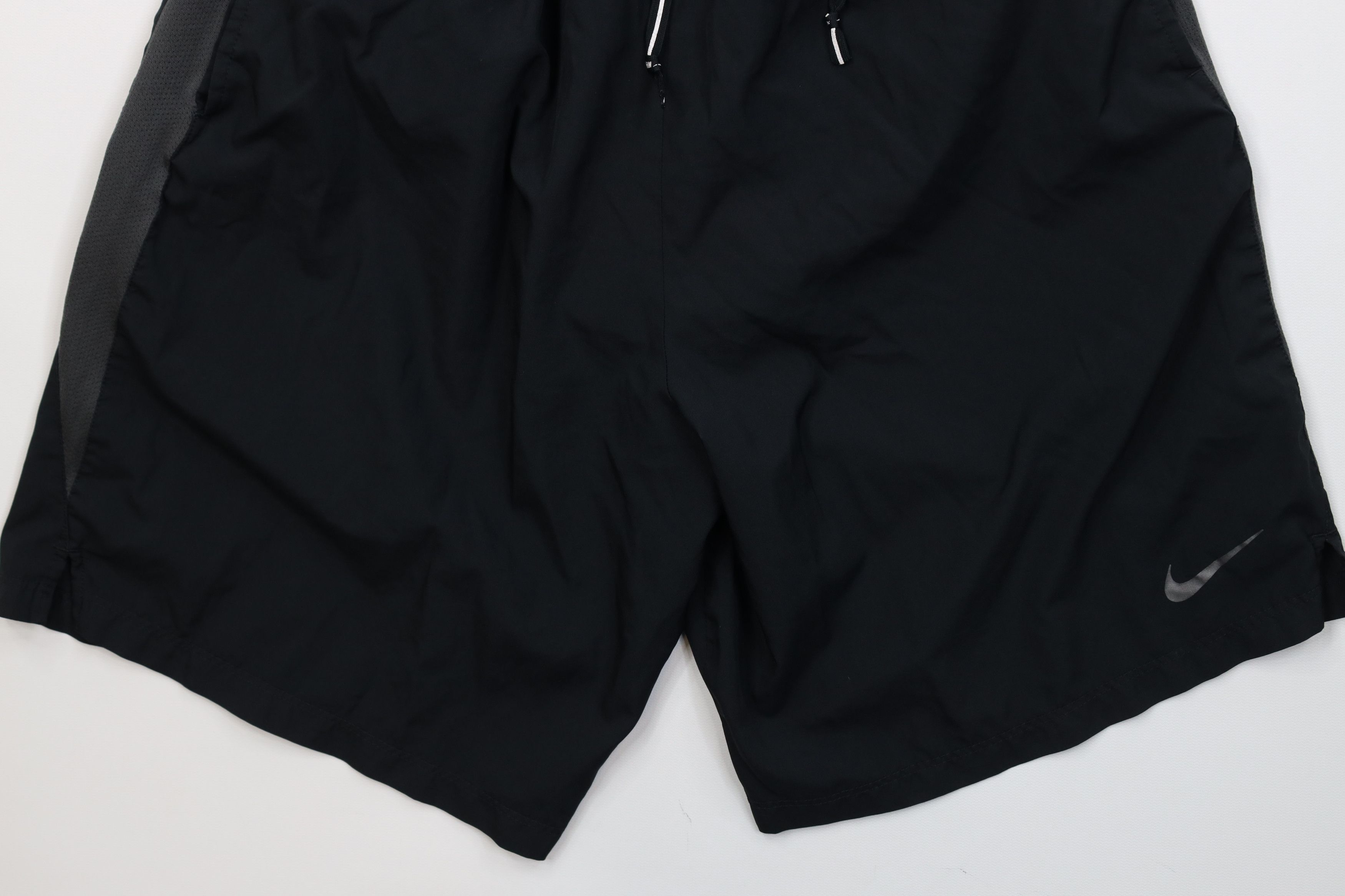 Nike Vintage Y2K Nike Scott Mini Swoosh Lined Above Knee Shorts Size US 32 / EU 48 - 4 Thumbnail