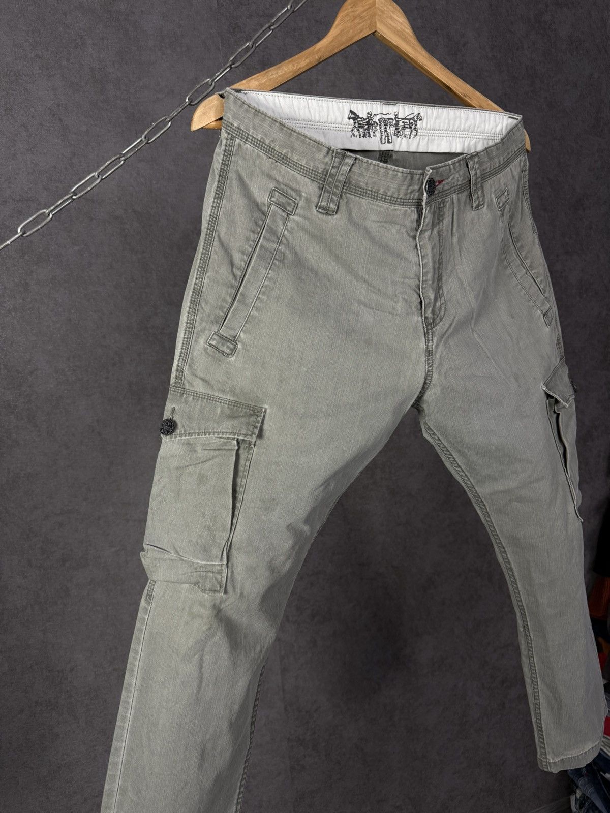 Levi's Levi’s Giants cargo pants Size US 31 - 3 Thumbnail