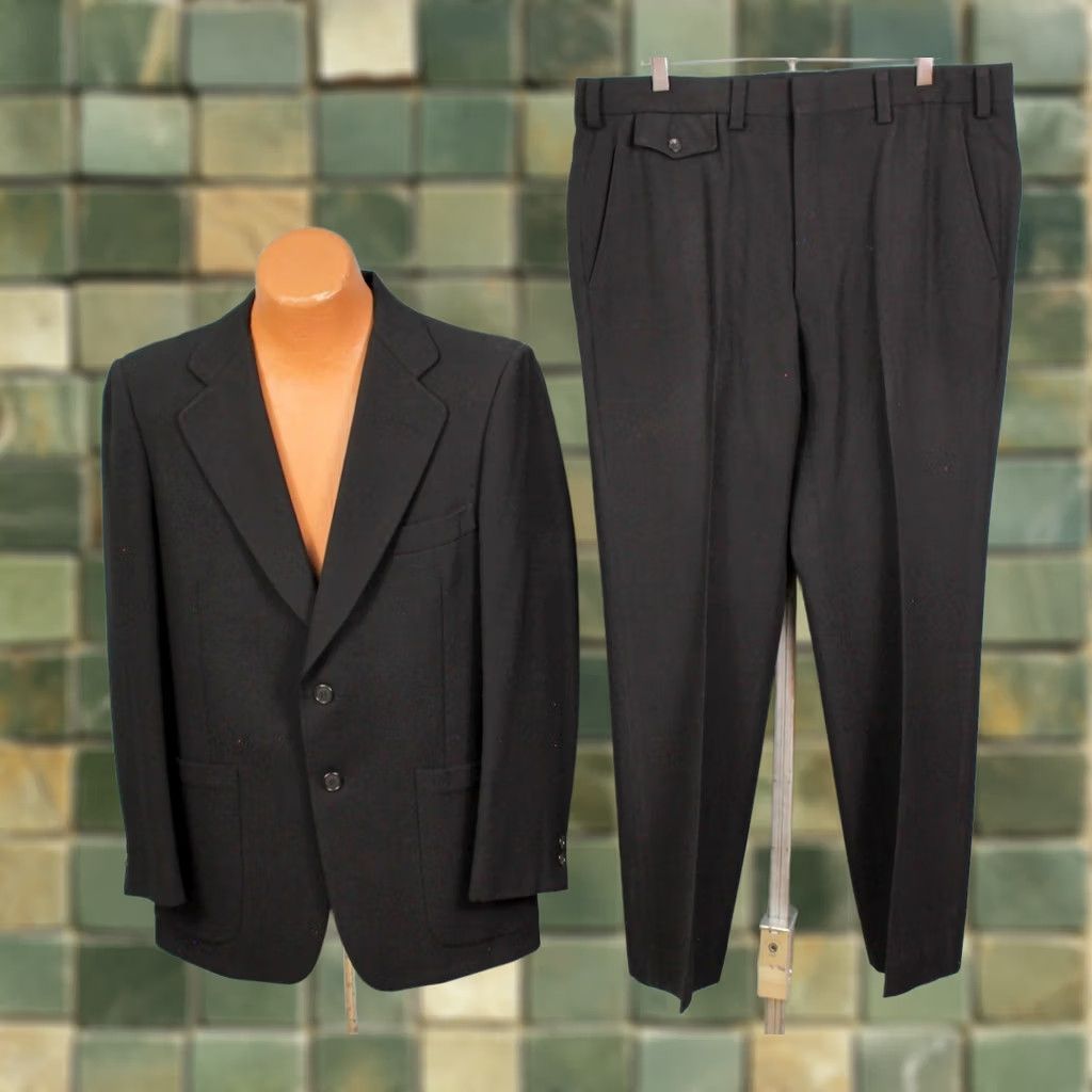 Vintage VINTAGE Men's VTG 60s 70s Black 2 PC Wool Suit Sz L 1960s 1970s Mens Suit Black Wool 1960s 1970s Size 38R - 1 Thumbnail