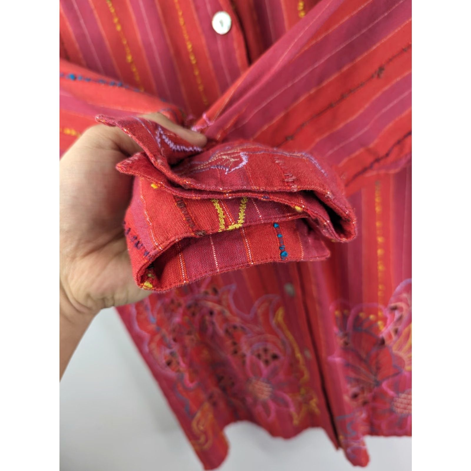 Coldwater Creek Coldwater Creek Shirt Women’s PM Red Floral 3/4 Sleeve Button Up Cotton Acrylic Embroidered White? Size M / US 6-8 / IT 42-44 - 3 Thumbnail