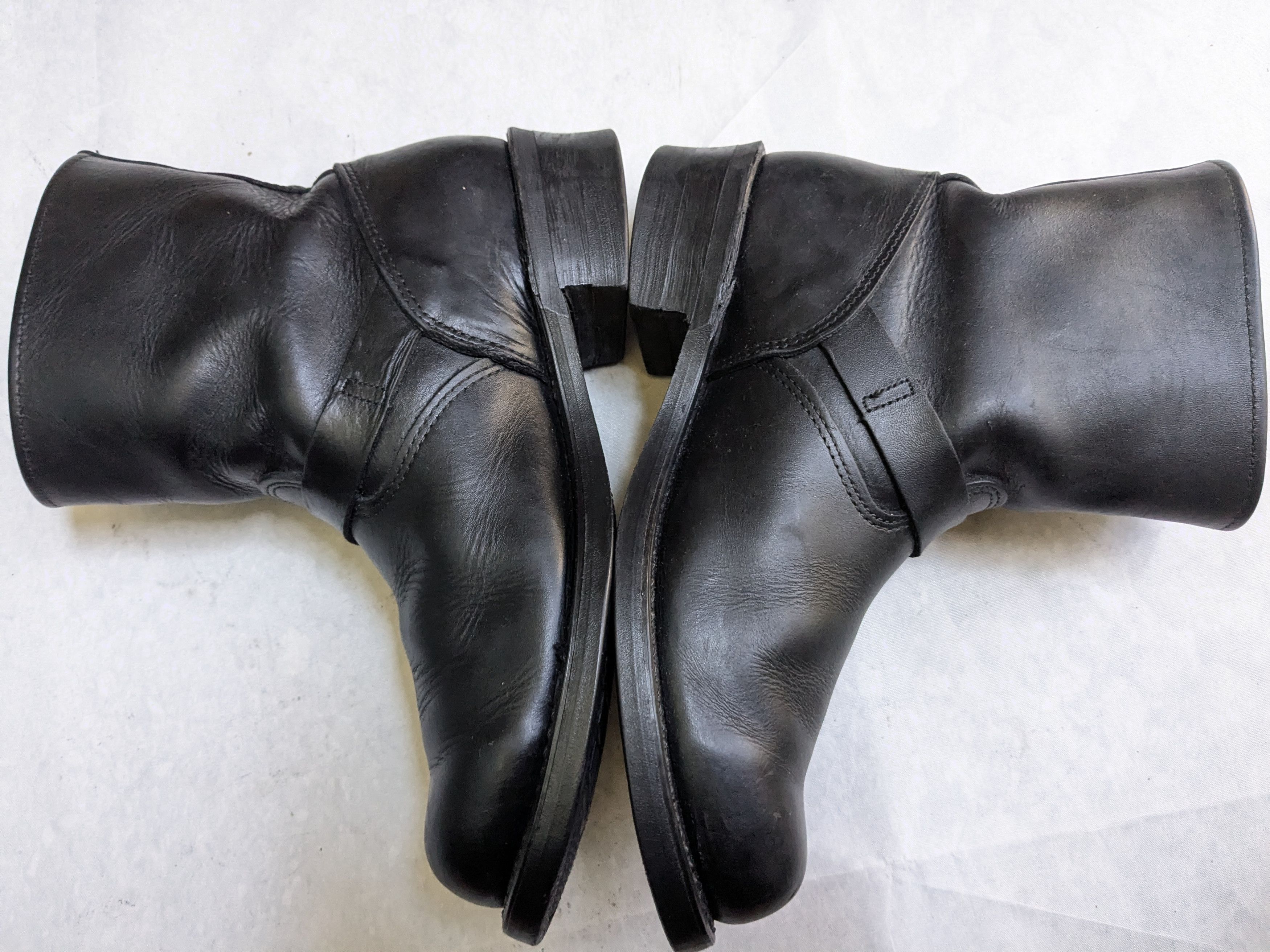 Frye Frye Engineer Black Leather 9 M Leather Buckle Size US 9 / EU 42 - 14 Thumbnail