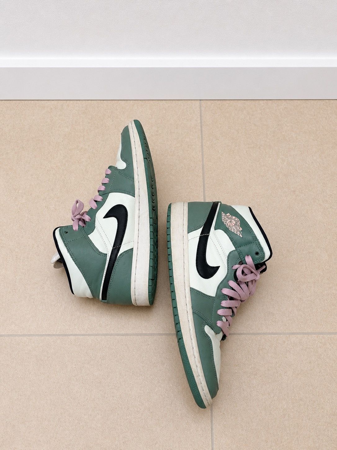 Nike Jordan 1 Low Size US 11 / EU 44 - 2 Thumbnail