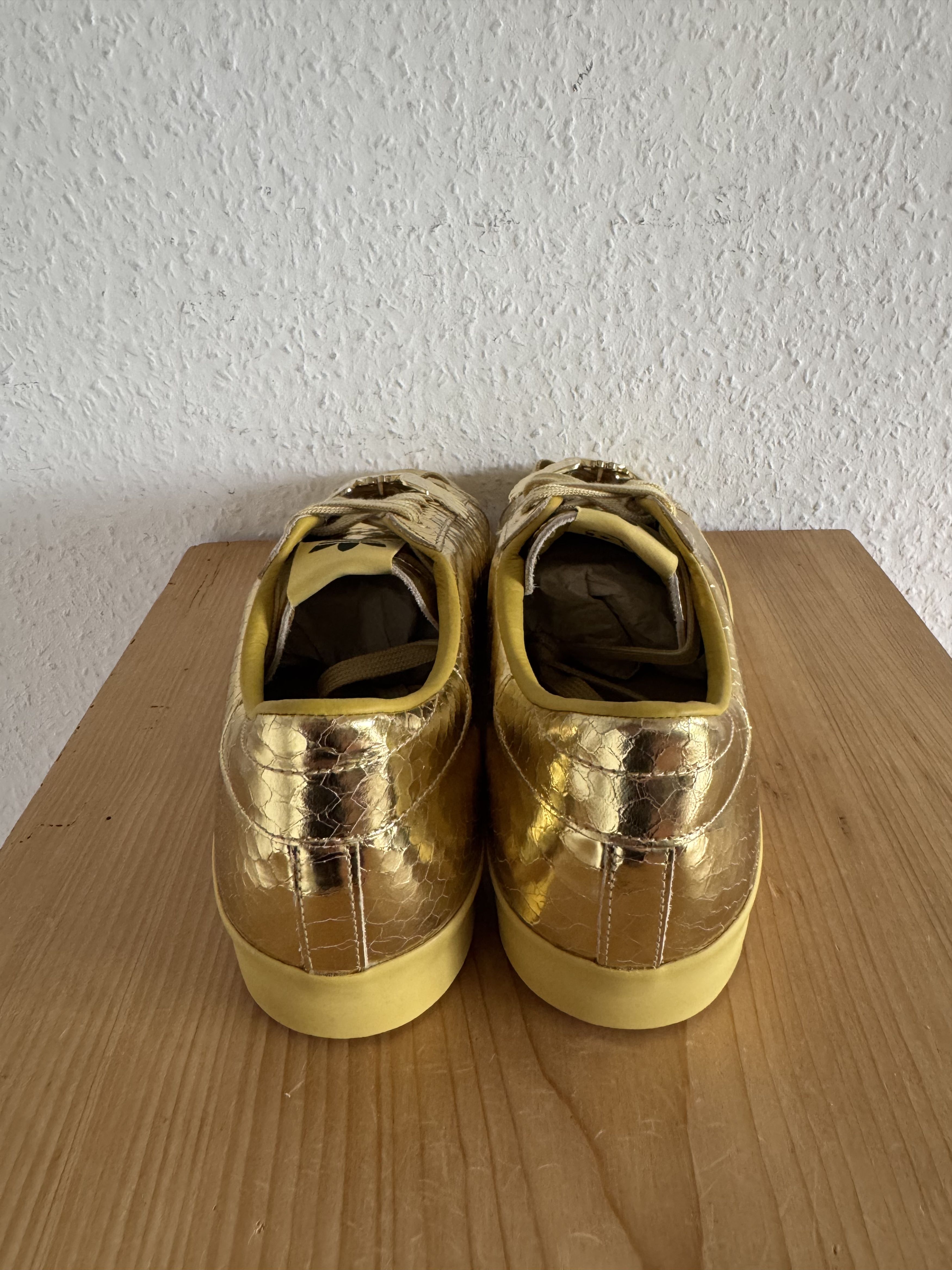 Adidas × Jeremy Scott Gold Dollar Wings Sneaker Size US 12 / EU 45 - 11 Thumbnail