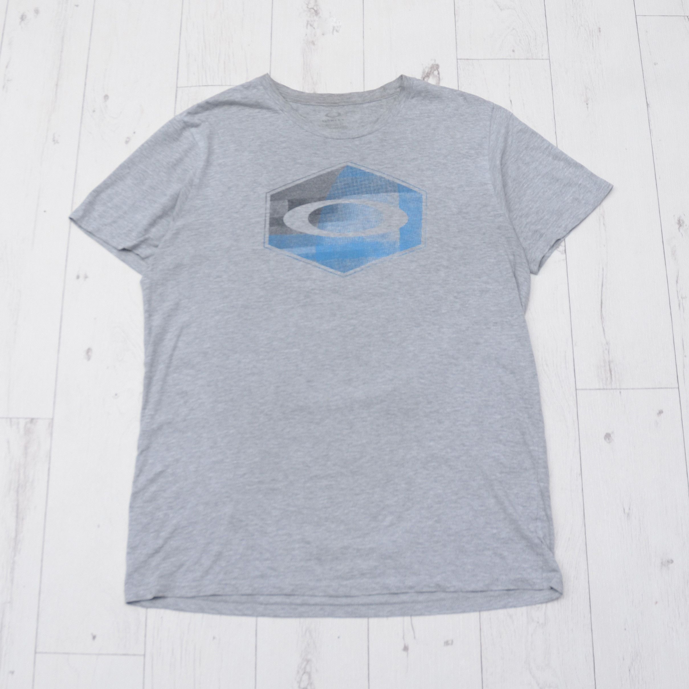 Oakley × Vintage Vintage Oakley Big Logo Tee T-shirt Gray Men's Y2K Style Size US L / EU 52-54 / 3 - 1 Thumbnail