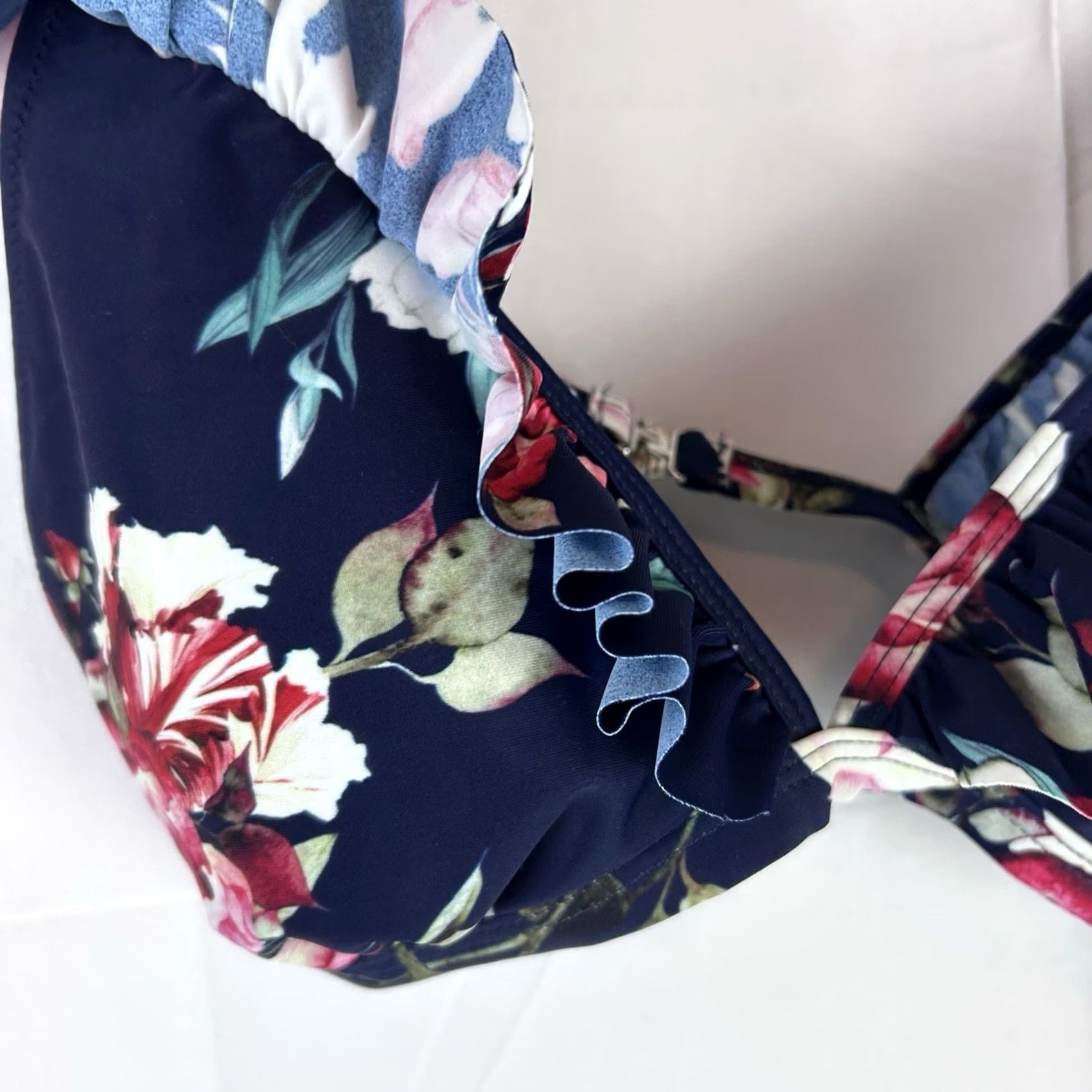 Vintage Cupshe Bikini Top Blue Navy Floral Ruffle M Size M / US 6-8 / IT 42-44 - 3 Thumbnail