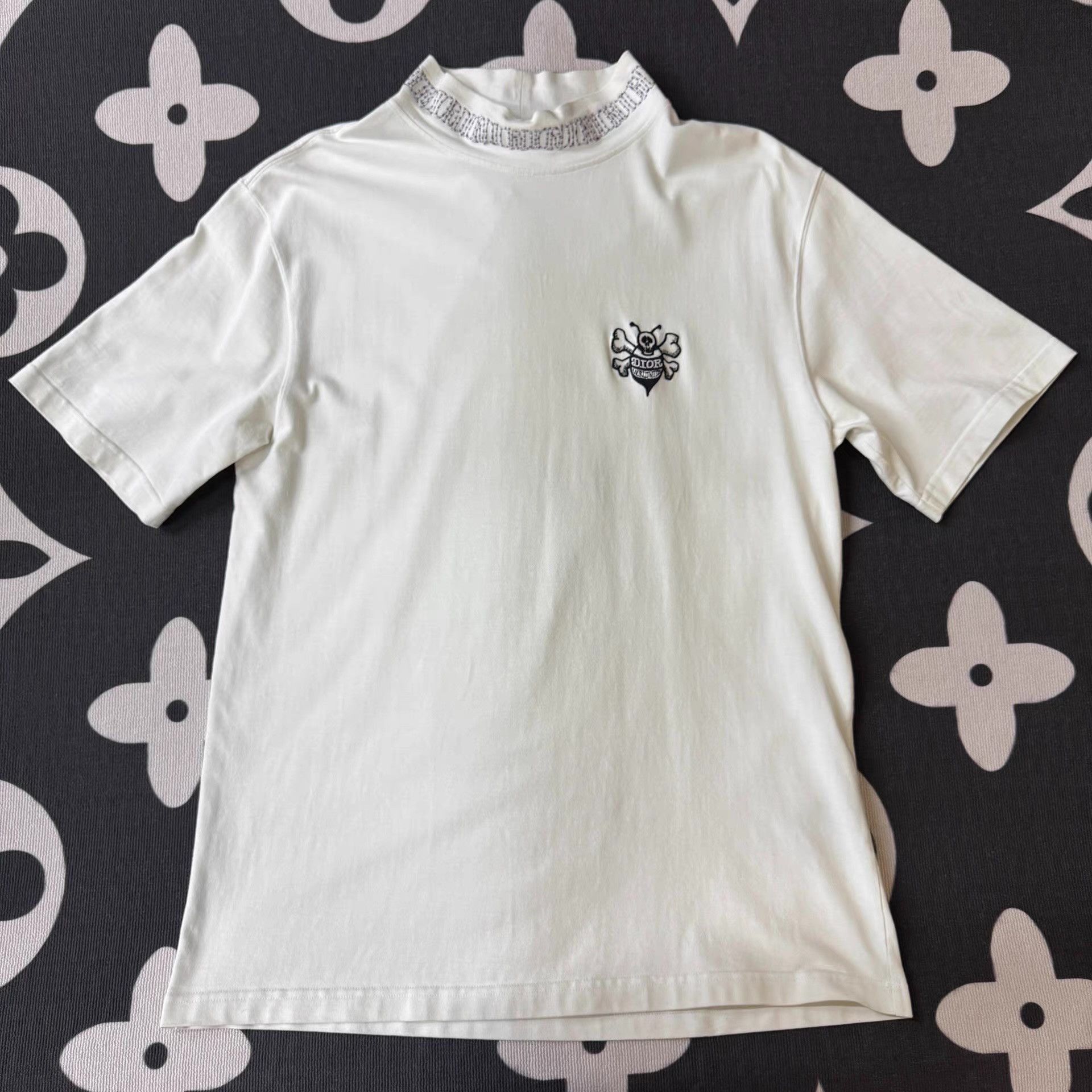Dior White Short Sleeve Shirt with Embroidered Bee Design Size US M / EU 48-50 / 2 - 1 Thumbnail