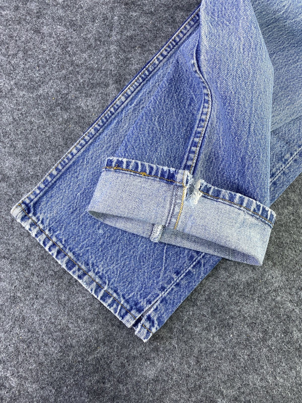 Jean × Levi's × Vintage Vintage Levis 501 Jeans Blue Wash - J918 Size US 33 - 9 Thumbnail