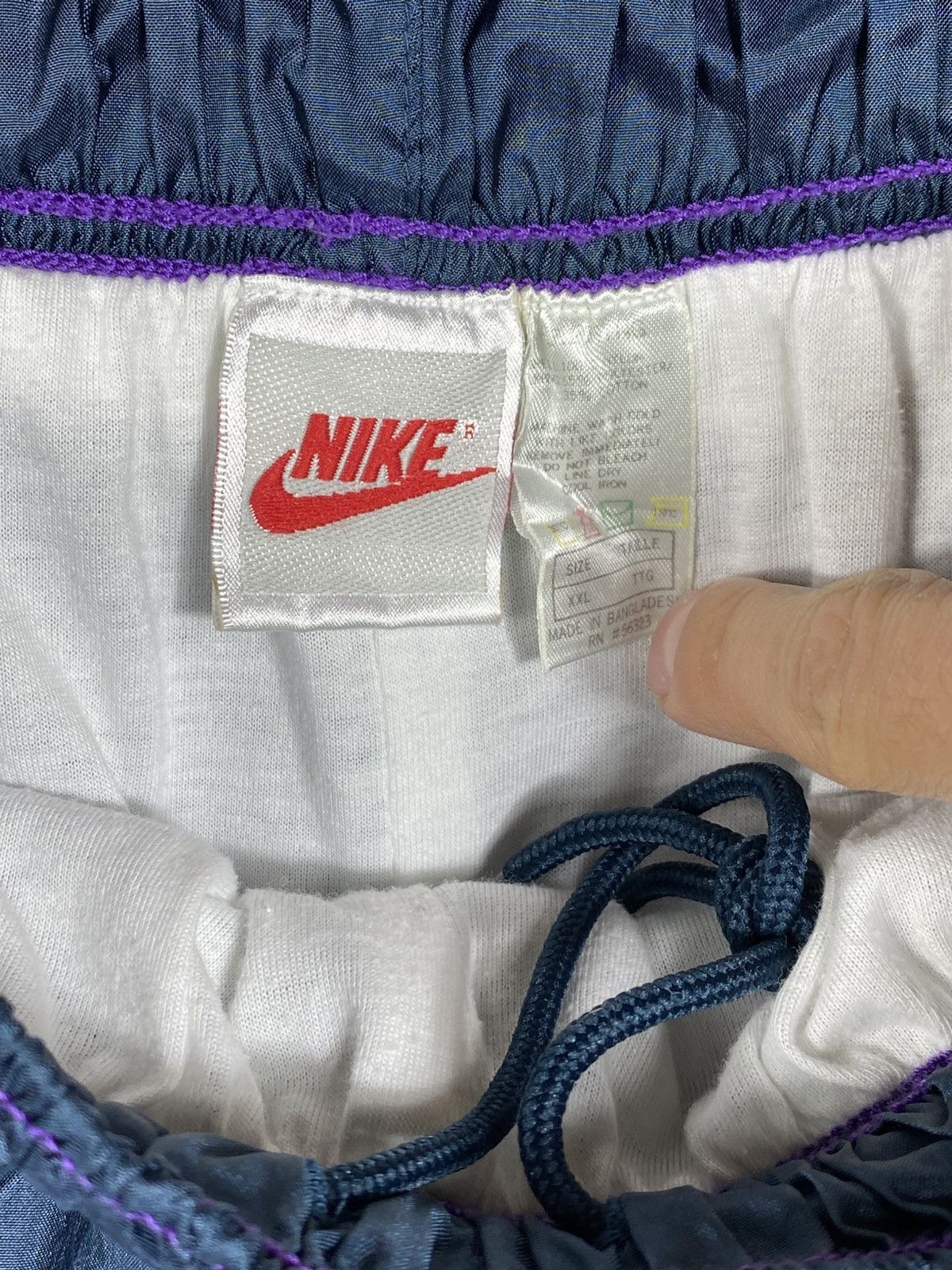 Nike × Vintage Nike Vintage 90s Trousers Sweatpant Nylon Parachute Grey Tag Size US 38 / EU 54 - 8 Thumbnail