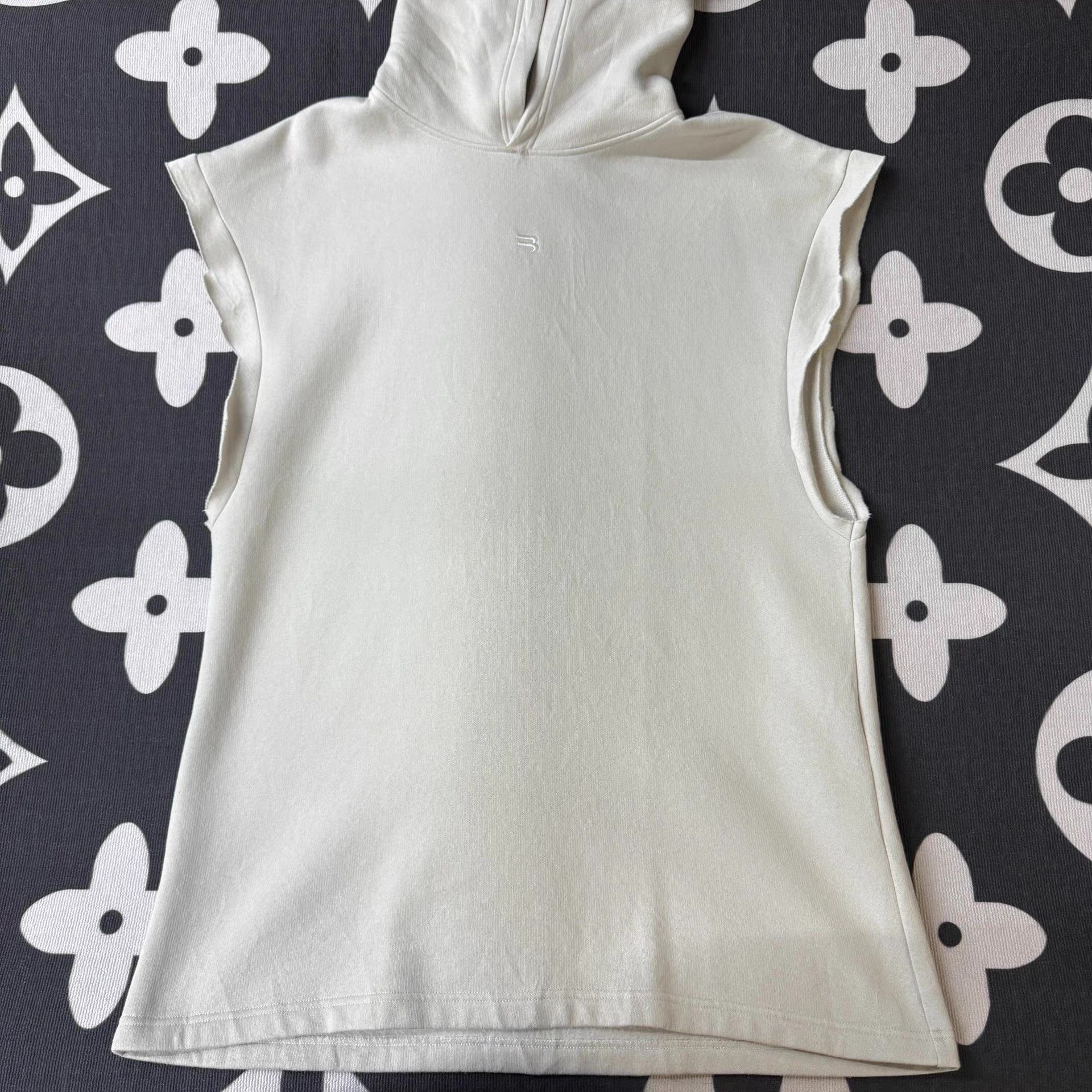 Balenciaga White Sleeveless Hooded Top Size M Size US M / EU 48-50 / 2 - 1 Thumbnail