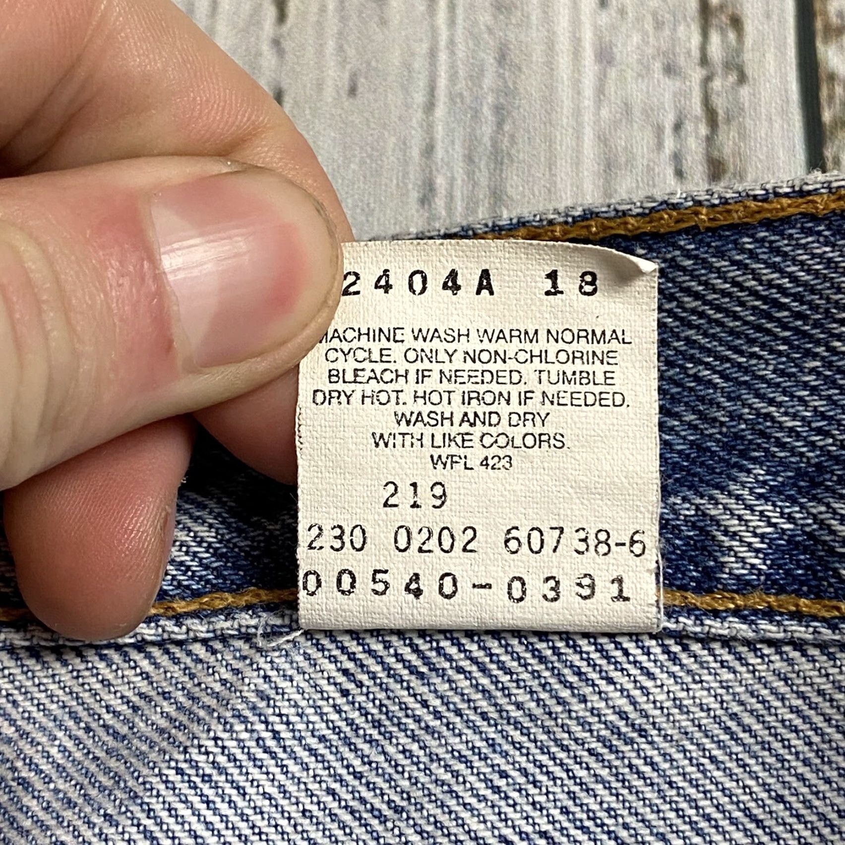 Levi's VINTAGE Levi's 540 Jeans Relaxed Fit 44x32 Blue Light Wash USA Mens Size US 44 / EU 60 - 5 Thumbnail