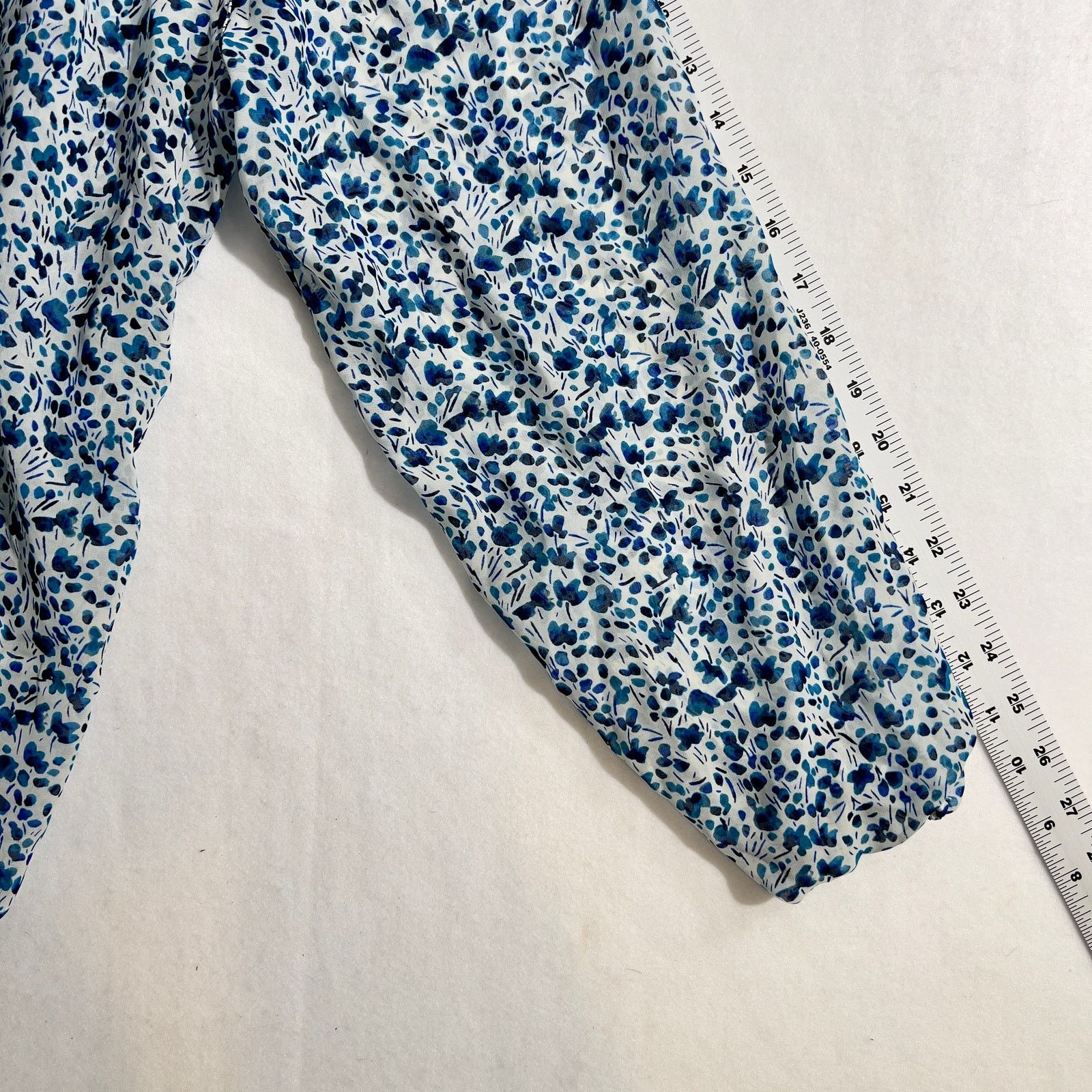 Other Floral Blouse Daisy Fuentes L Blue Watercolor Design V-Neck Size L / US 10 / IT 46 - 7 Thumbnail