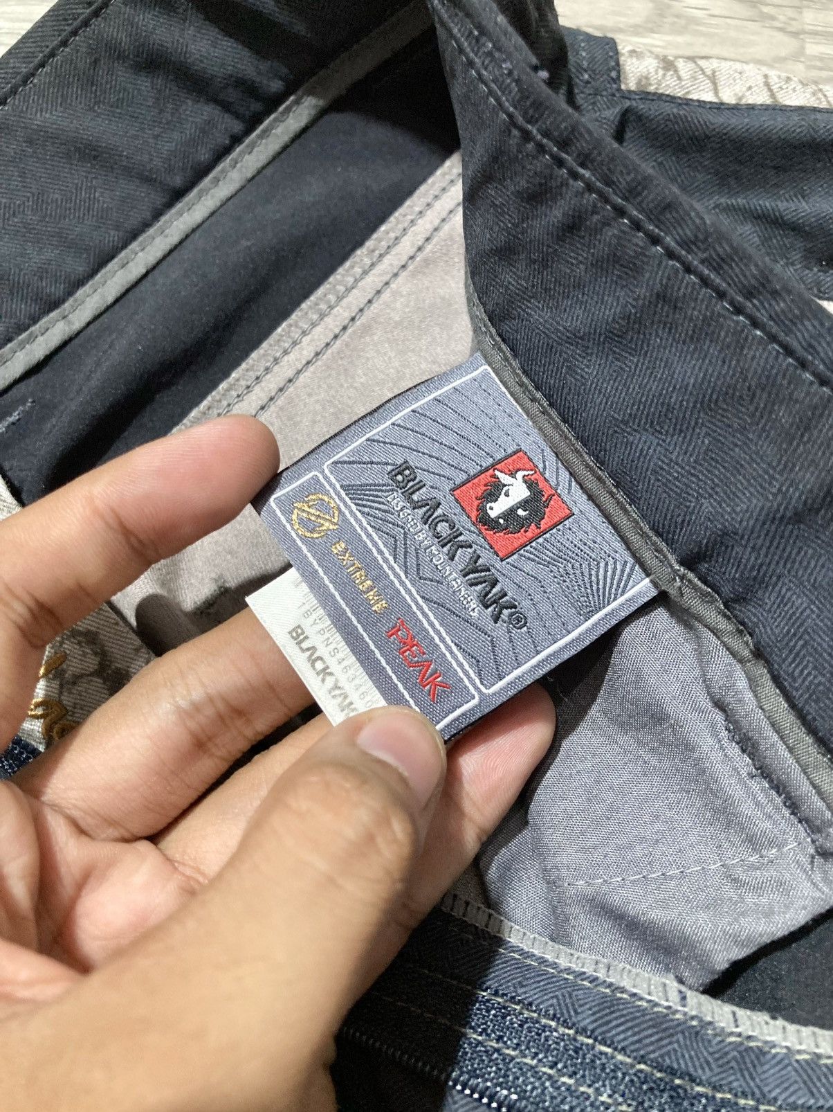 Japanese Brand 2000s BlackYak Snake Skin Pattern Nylon Outdoor Pants Size US 27 - 19 Thumbnail