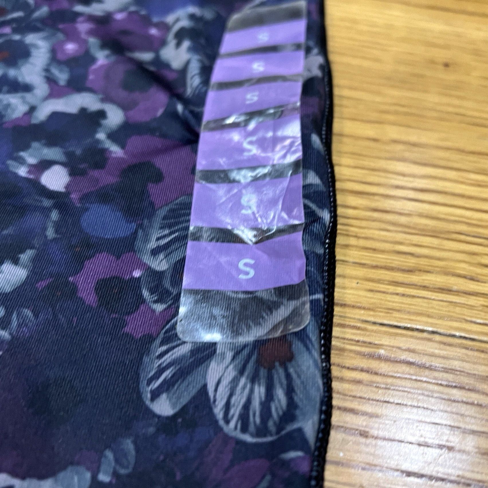 Reebok VINTAGE Reebok Women's Athletic Leggings Size Small Ankle Purple Floral Sport Activewear Size 28" / US 6 / IT 42 - 7 Thumbnail
