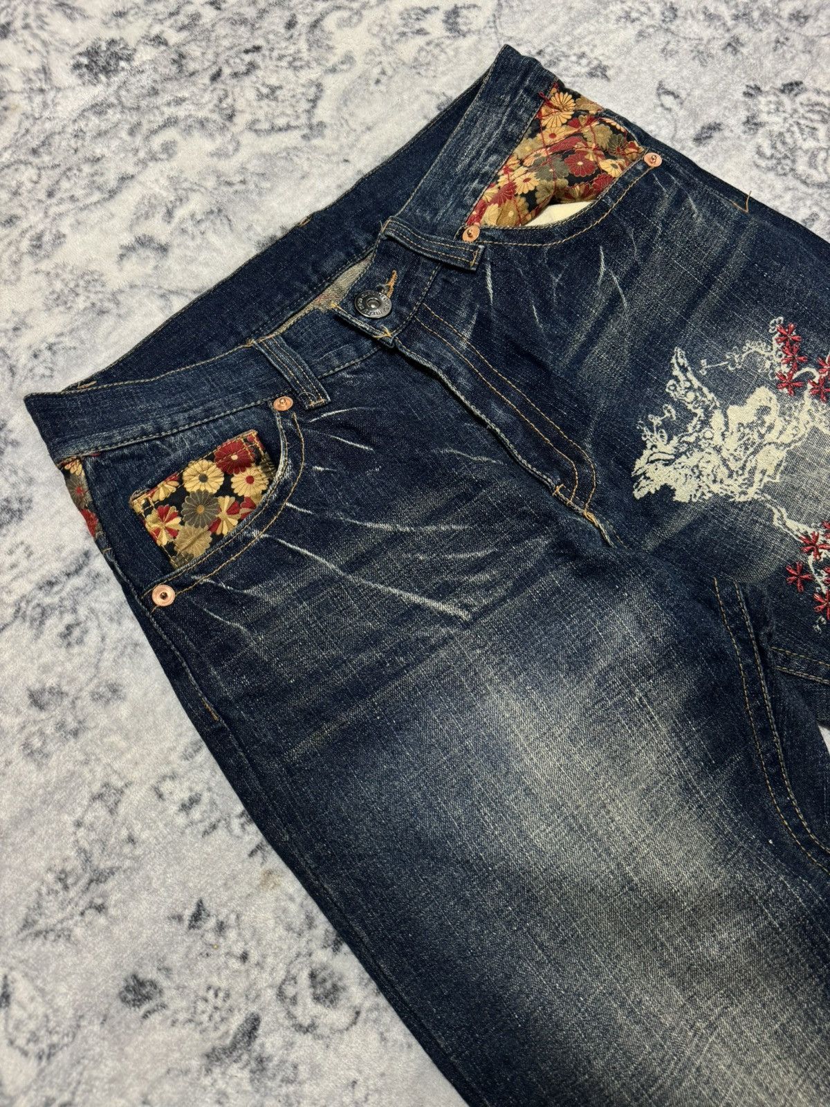 Japanese Brand JAPANESE BRAND KOI FISH KARAKURI STYLE DISTERSSED DENIM JEAN Size US 32 / EU 48 - 5 Thumbnail