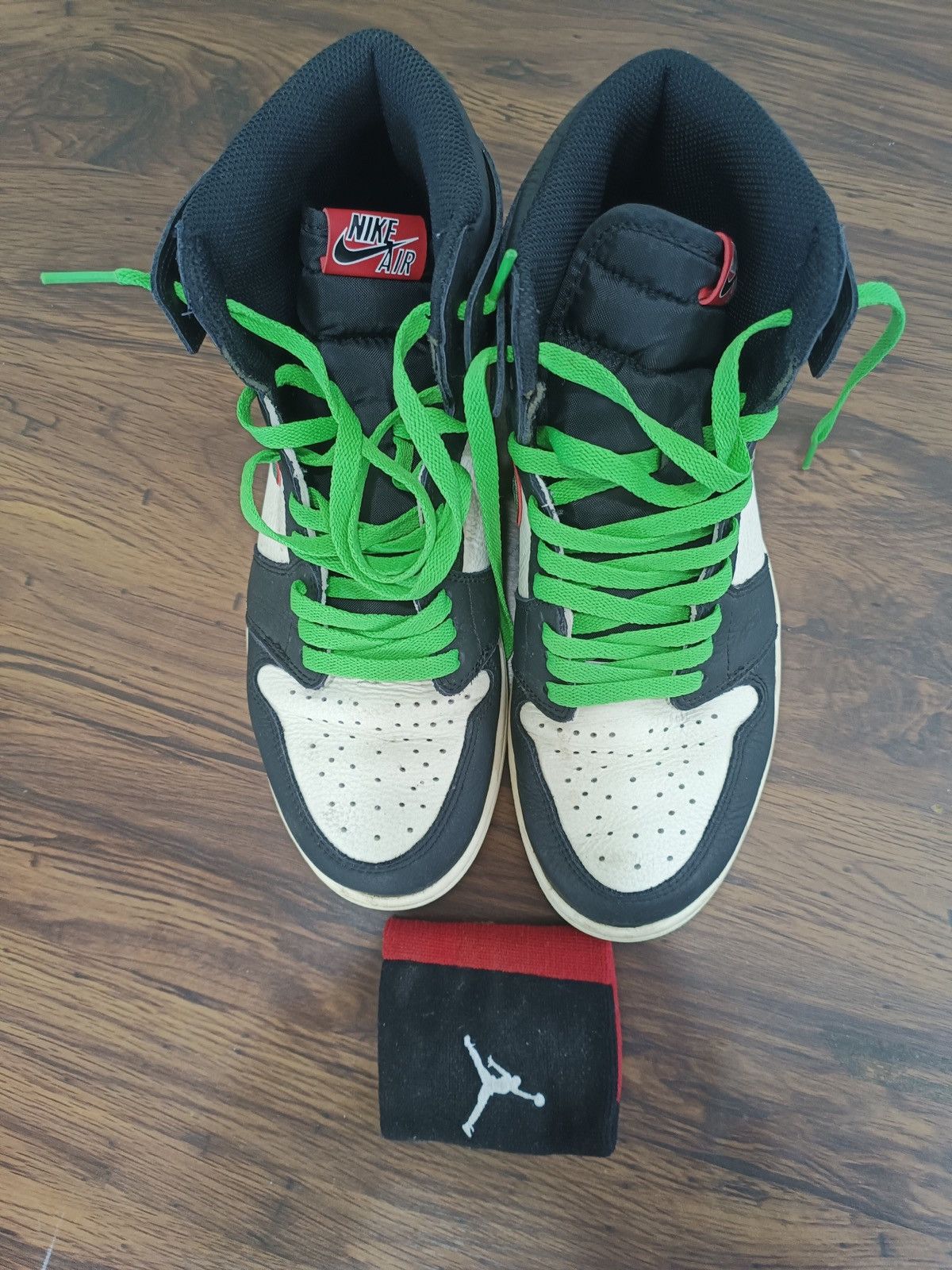 Nike ✅Freegift wristband, made 2018 Air Jordan 1 Retro High OG Size US 10.5 / EU 43-44 - 12 Thumbnail