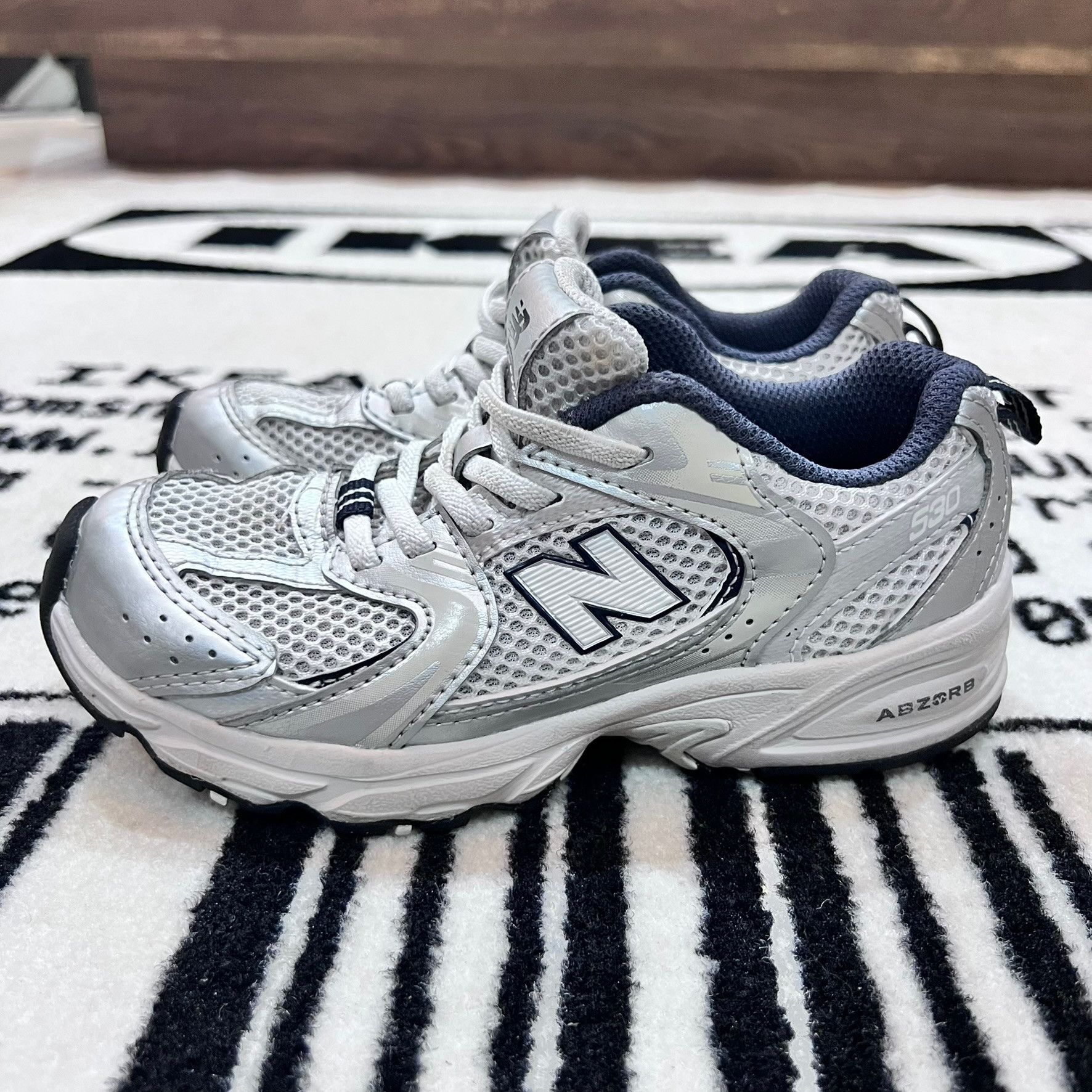 New Balance Throwback to the 90's Big Kids New Balance 530 Sneakers Size US 12 / EU 45 - 2 Thumbnail