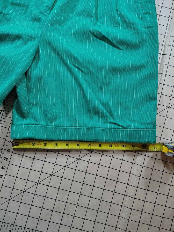 Izod Women's IZOD CLUB Green Pinstripe Shorts Size 12 Size 34" / US 12 / IT 48 - 6 Thumbnail