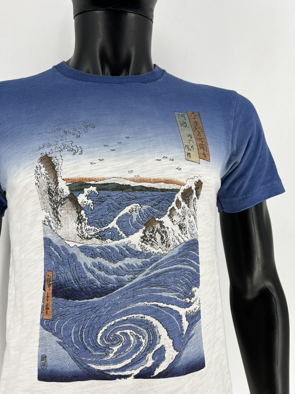 Other Mens Uniqlo Hokusai Blue T Shirt art tee Japanese Brand y2k Size US S / EU 44-46 / 1 - 8 Thumbnail