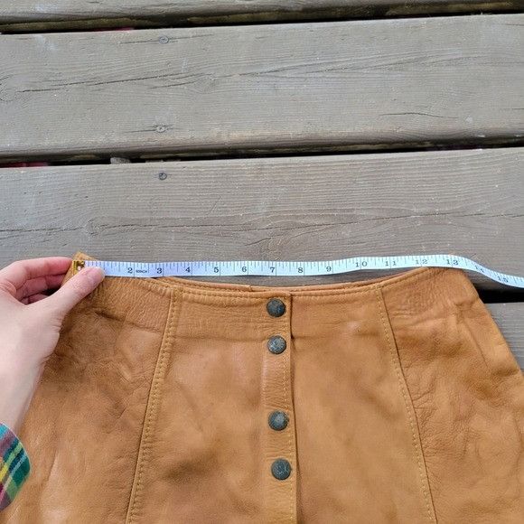 Handmade × Vintage Vintage 70s Western Boho Camel Tan Honey Leather skirt Size 27" / US 4 / IT 40 - 5 Thumbnail