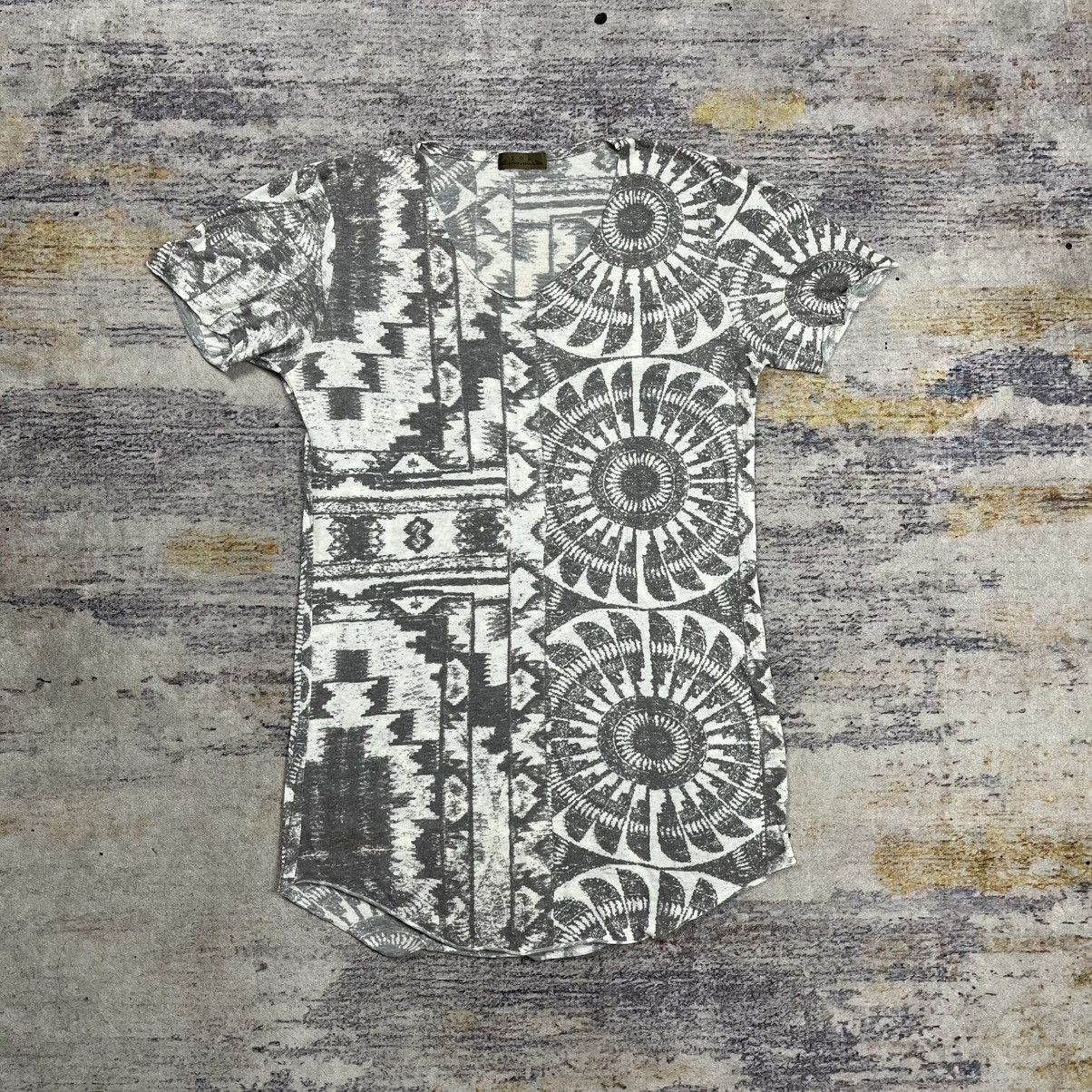 Le Grande Bleu (L.G.B.) Vintage 2000s goa geometry t shirt vkei style Size US M / EU 48-50 / 2 - 1 Thumbnail