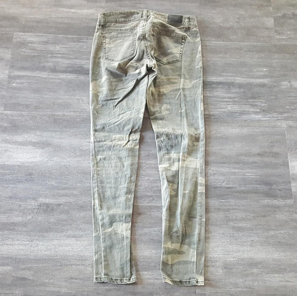 Designer Camo Faded Rewash Skinny Pant Size 30" / US 8 / IT 44 - 2 Thumbnail