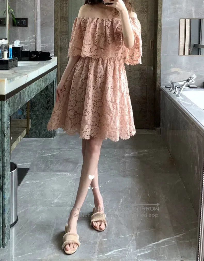Valentino Valentino Pink lace dress Size S / US 4 / IT 40 - 3 Thumbnail