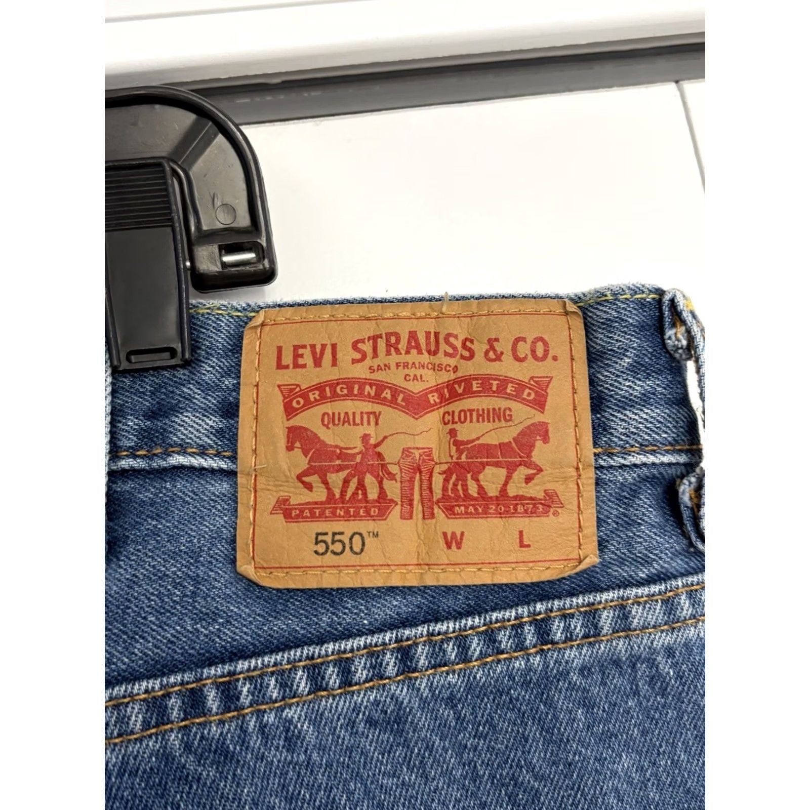 Levi's Levi's 550 Jeans Mens Relaxed Fit Denim size 46x30 Blue 5-Pocket Straight Zip Belt Loops Medium Wash Modern American Regular Size US 30 / EU 46 - 3 Thumbnail
