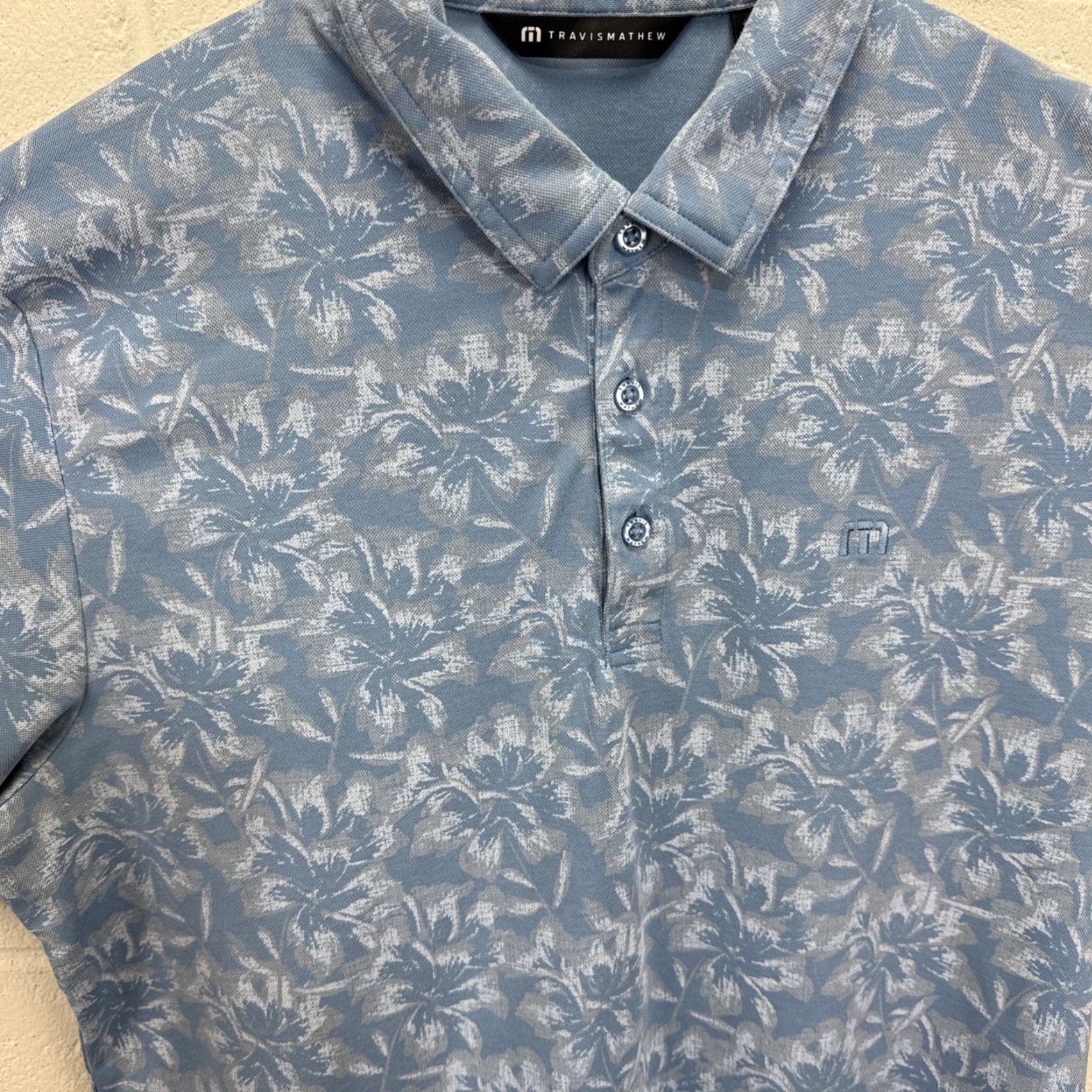 TravisMathew Travis Mathew Polo Mens Large Blue Floral Performance Golf Shirt Lightweight Size US L / EU 52-54 / 3 - 6 Thumbnail