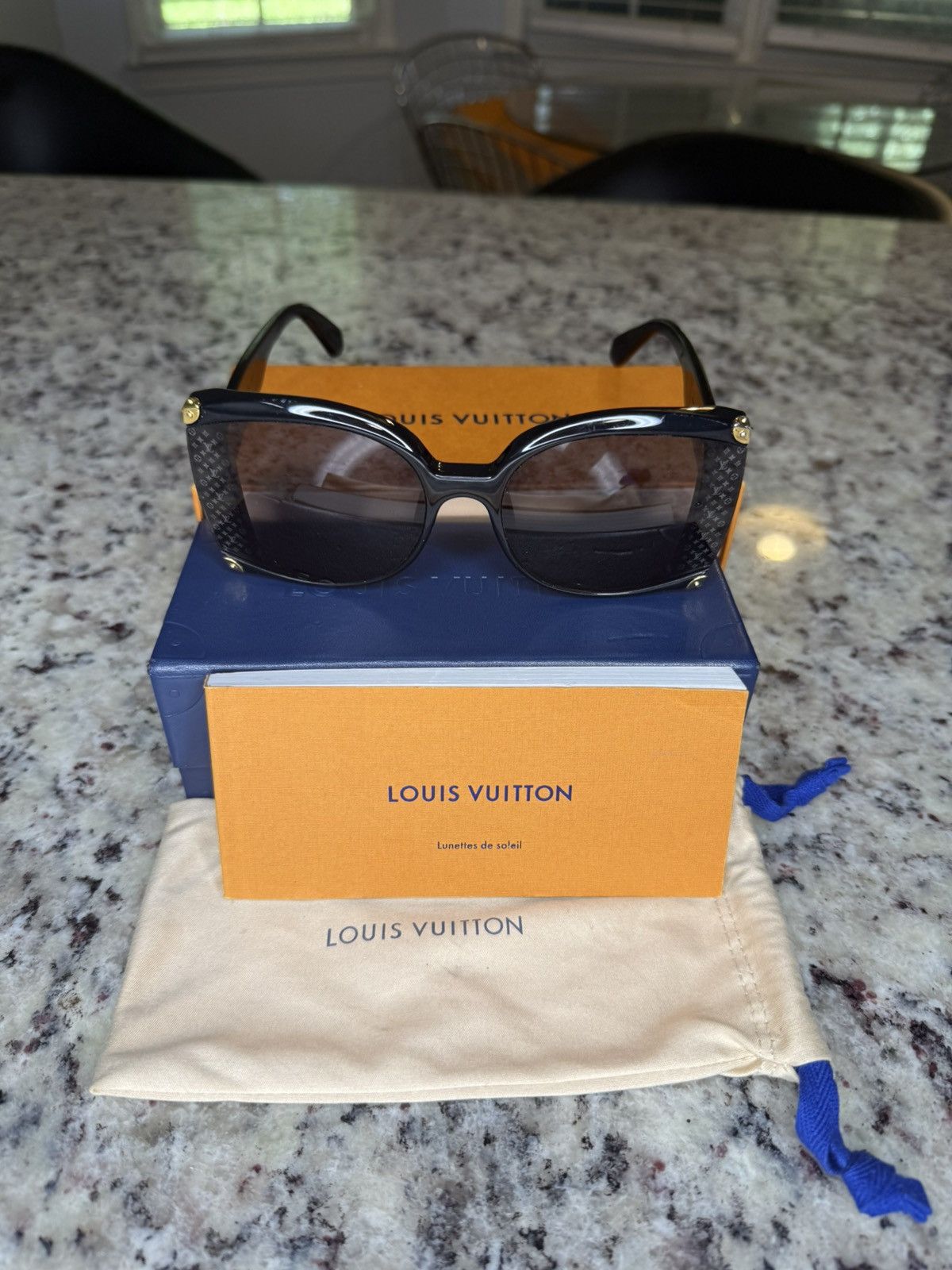 Louis Vuitton Louis Vuitton Black Oversized Sunglasses with Gold Accents Size ONE SIZE - 7 Thumbnail