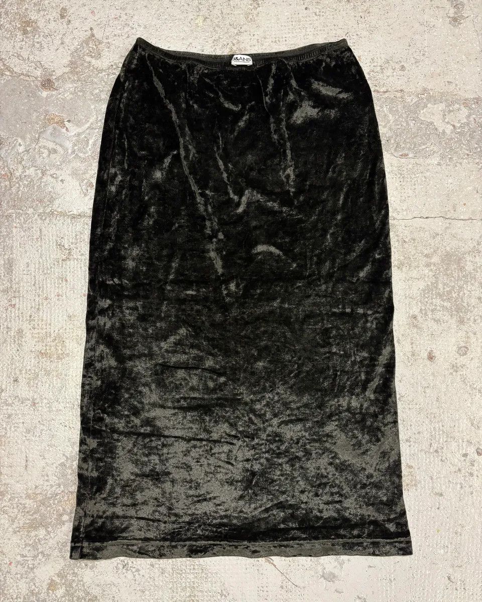 Dolce & Gabbana 2000s Dolce & Gabbana Black Velvet Skirt Size 28" / US 6 / IT 42 - 4 Thumbnail