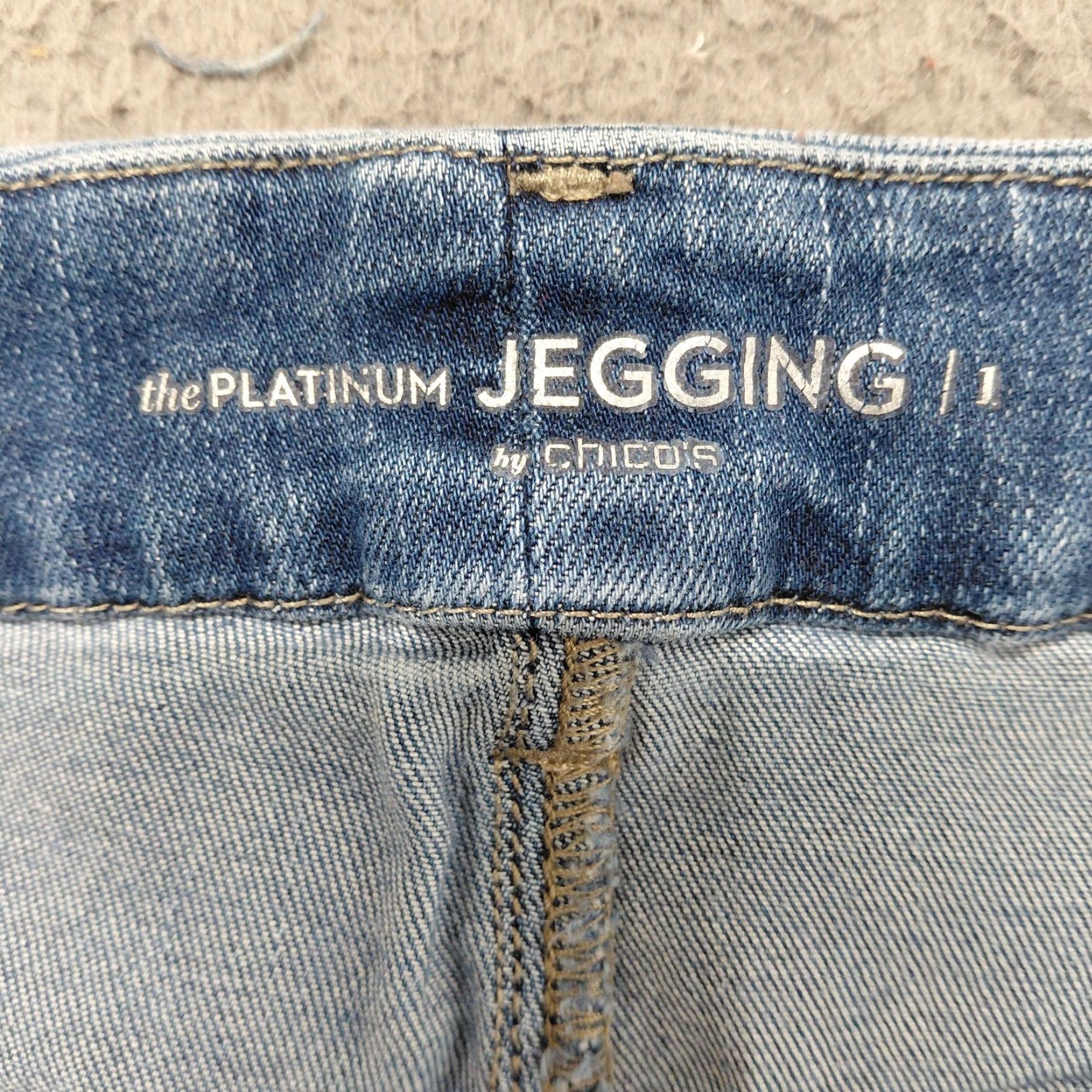 Vintage Chico's The Platinum Jegging Jeans Women’s Size 1 Blue Distressed 30X29 Stretch Regular Denim Medium Wash 5-Pocket Womens Jeans Size 25" / US 0 / IT 36 - 6 Thumbnail