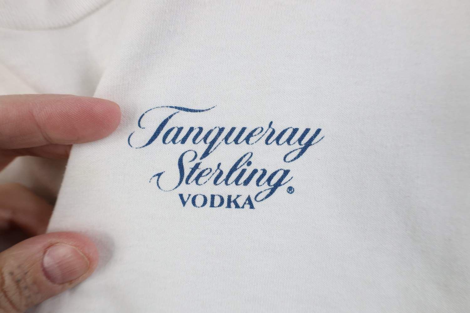 Vintage Vintage 80s 90s Tanqueray Sterling Vodka T-Shirt White USA Size US L / EU 52-54 / 3 - 4 Thumbnail
