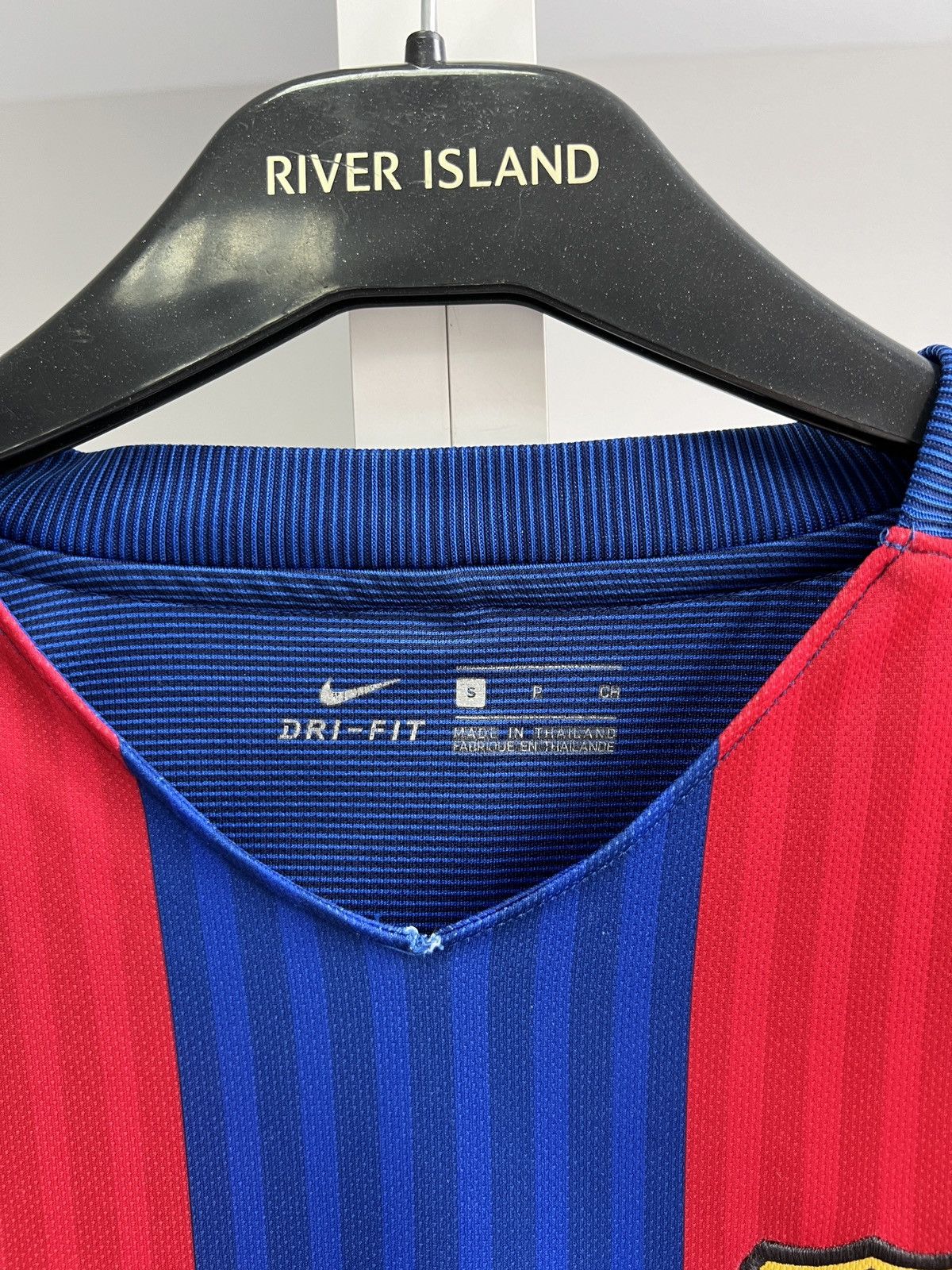 Nike × Vintage Vintage Barcelona Home 16/17 Jersey Size US S / EU 44-46 / 1 - 6 Thumbnail