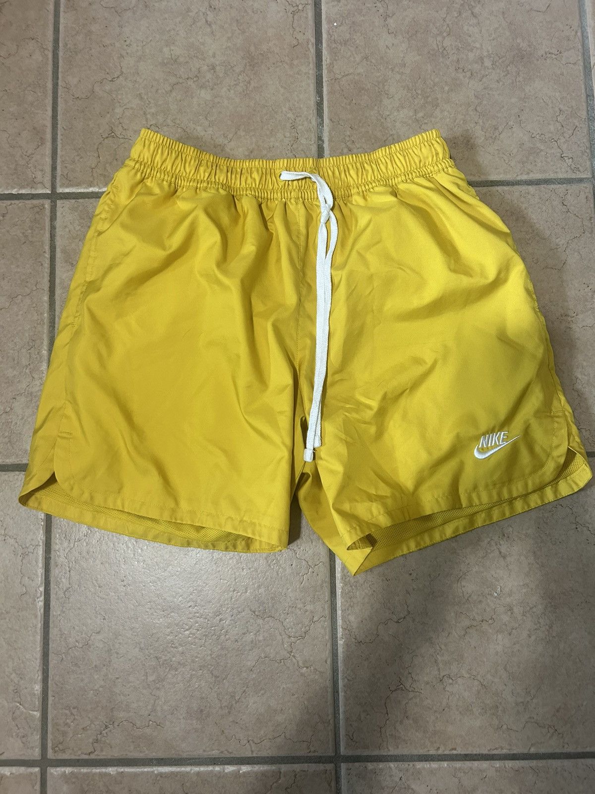 Nike Nike Woven Athletic Shorts Size US 32 / EU 48 - 1 Thumbnail